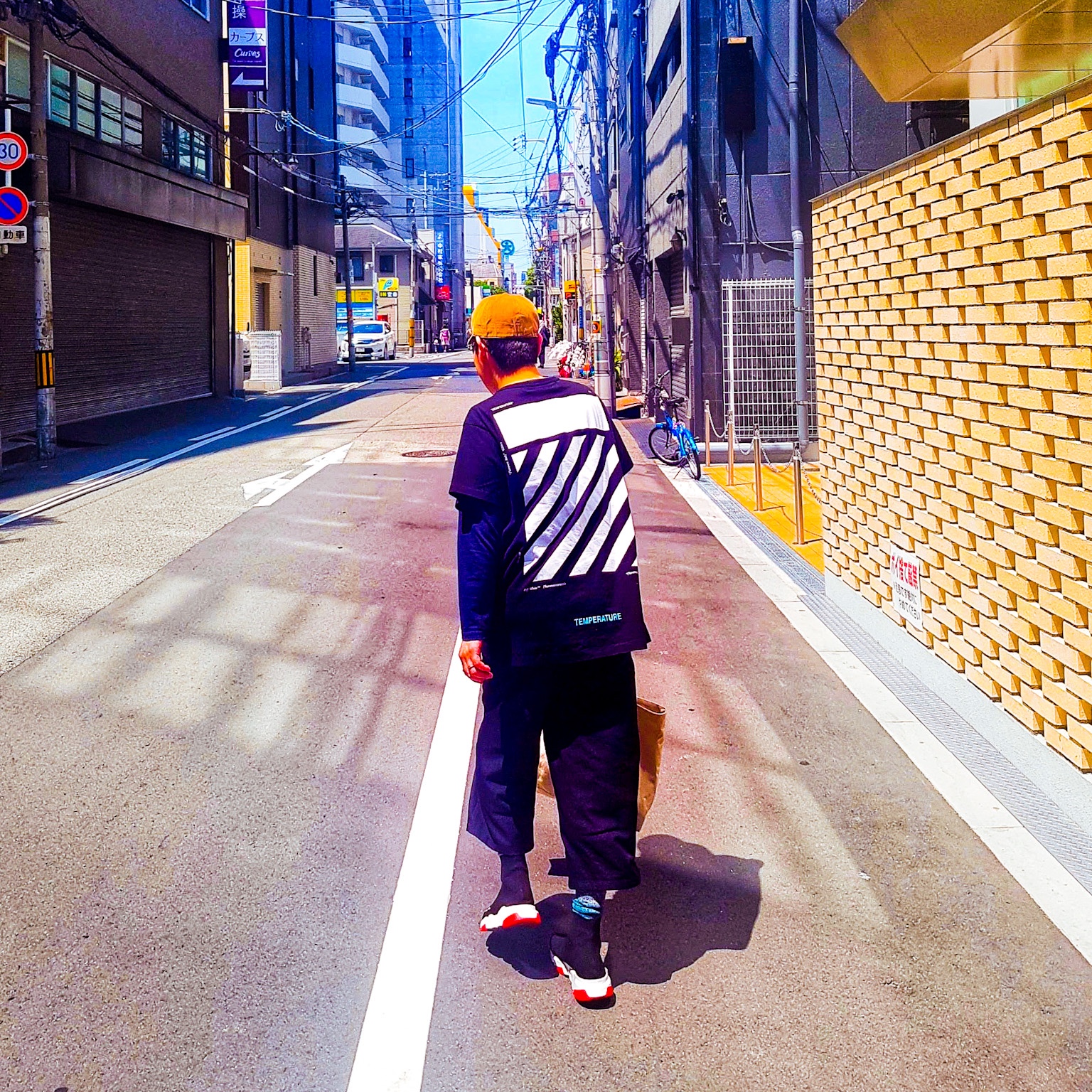 Balenciaga Speed Trainer Black Red 2017, Adidas Yeezy Boost 350 V2 Beluga 2.0 착용 스타일 - 1