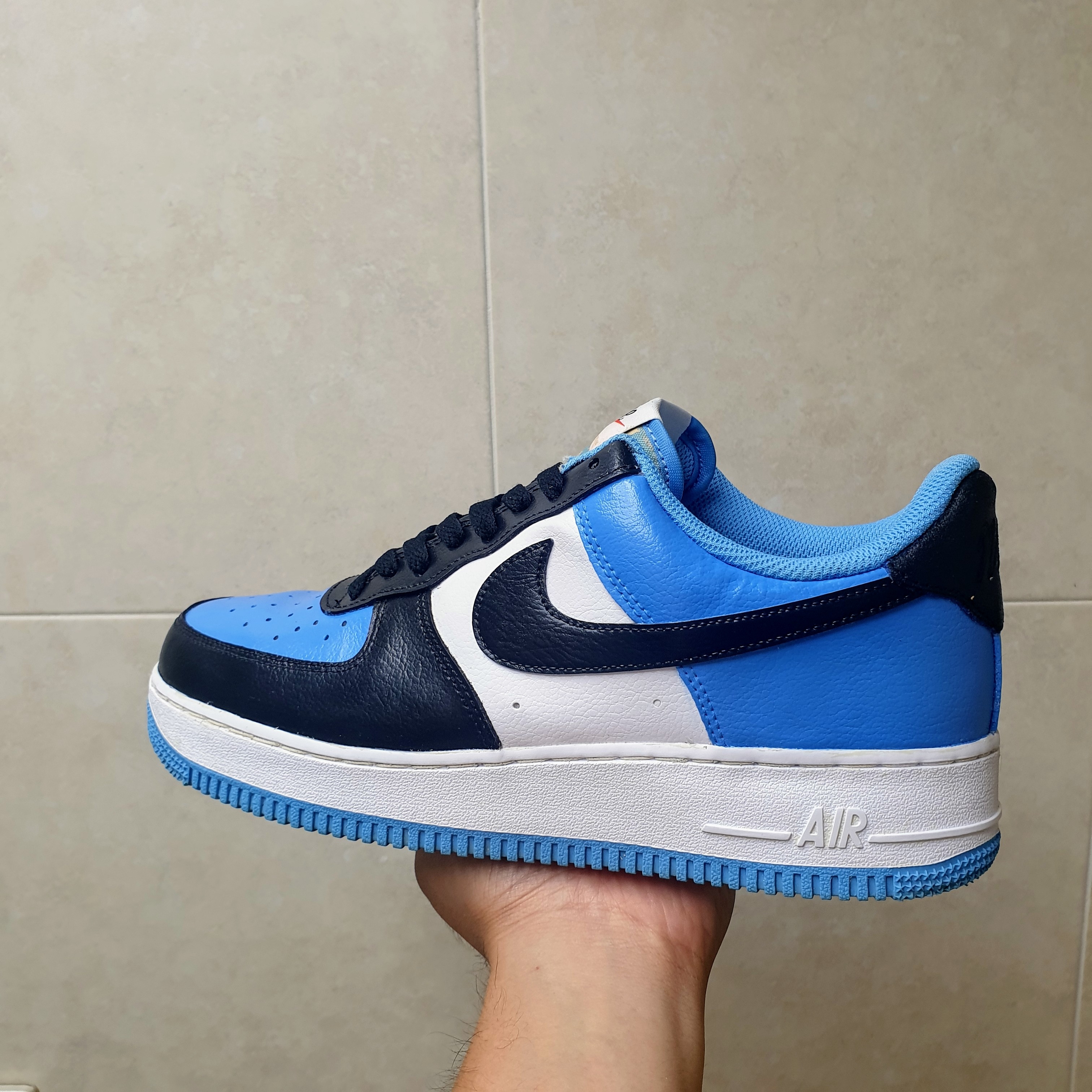 Nike Air Force 1 '07 First Use White University Blue 착용 스타일