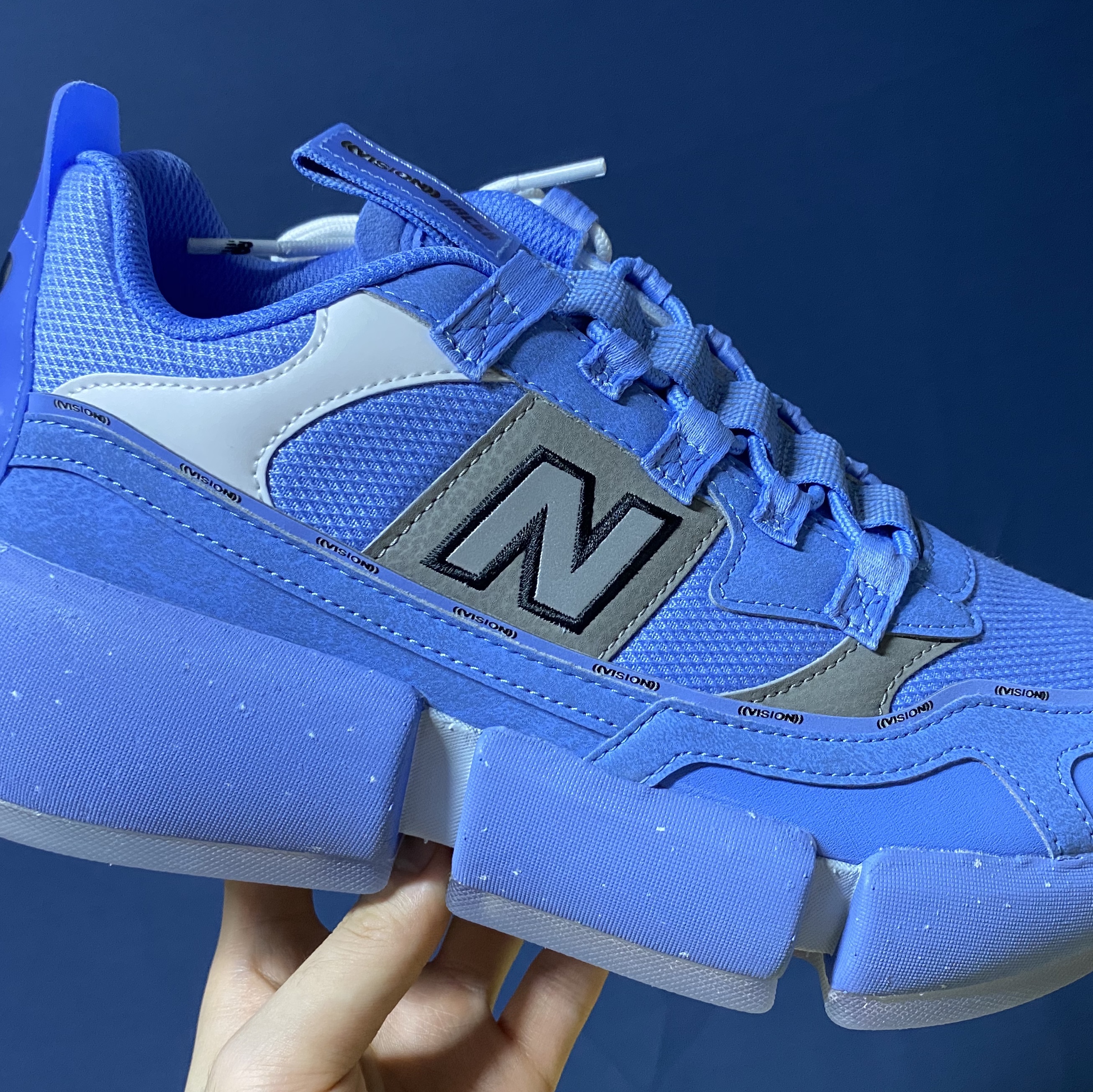 New Balance x Jaden Smith Vision Racer Wavy Baby Blue 착용 스타일 - 3