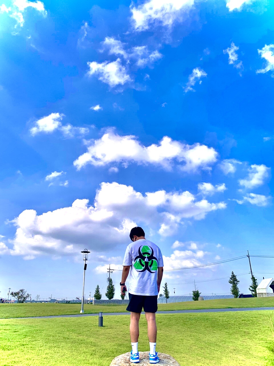 Palace Bio Hazard T-Shirt White - 21SS, Essentials Volley Shorts Black - 21SS 착용 스타일