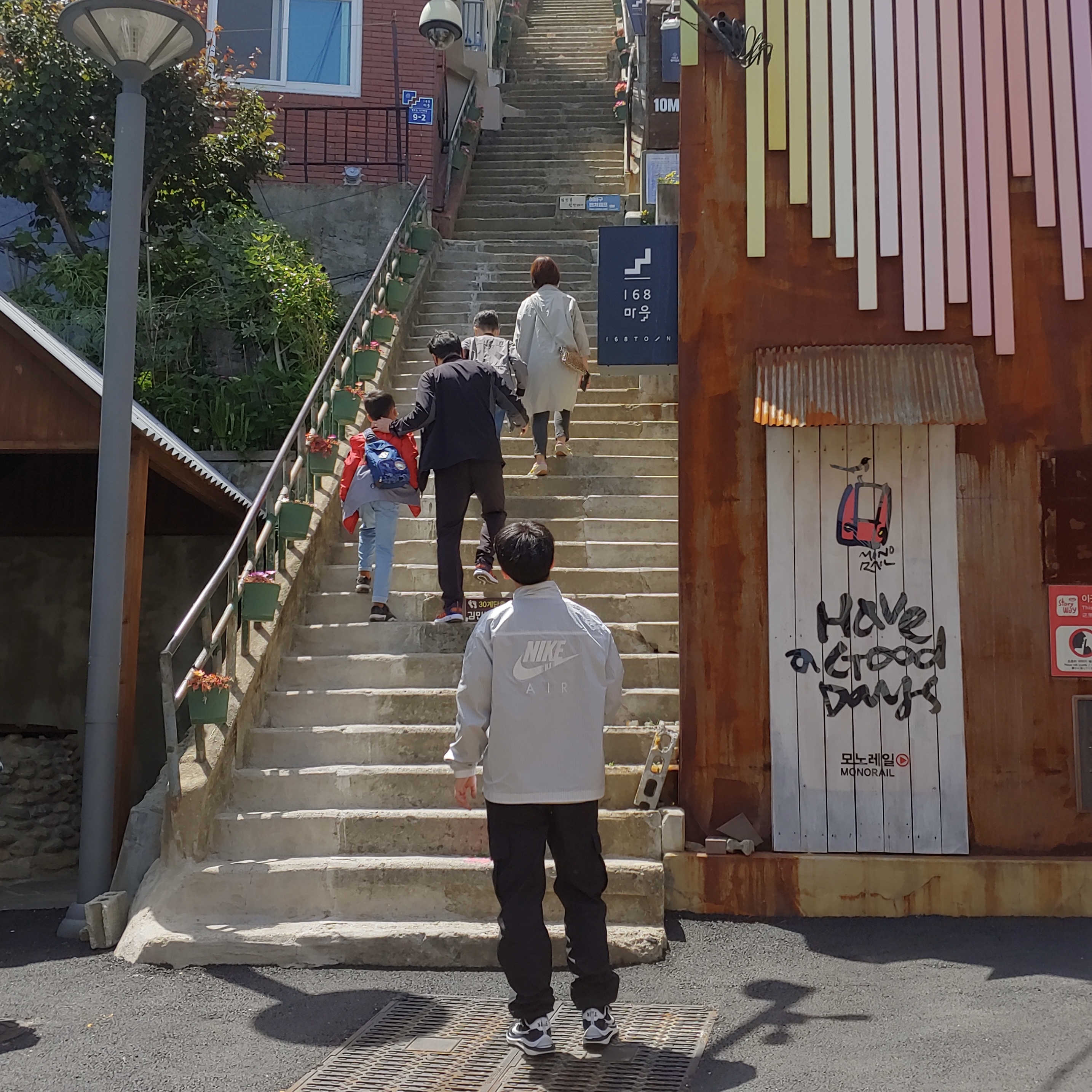 Nike x Sacai VaporWaffle Black White, Nike x Kim Jones Reversible Wind Breaker Navy - Asia 착용 스타일