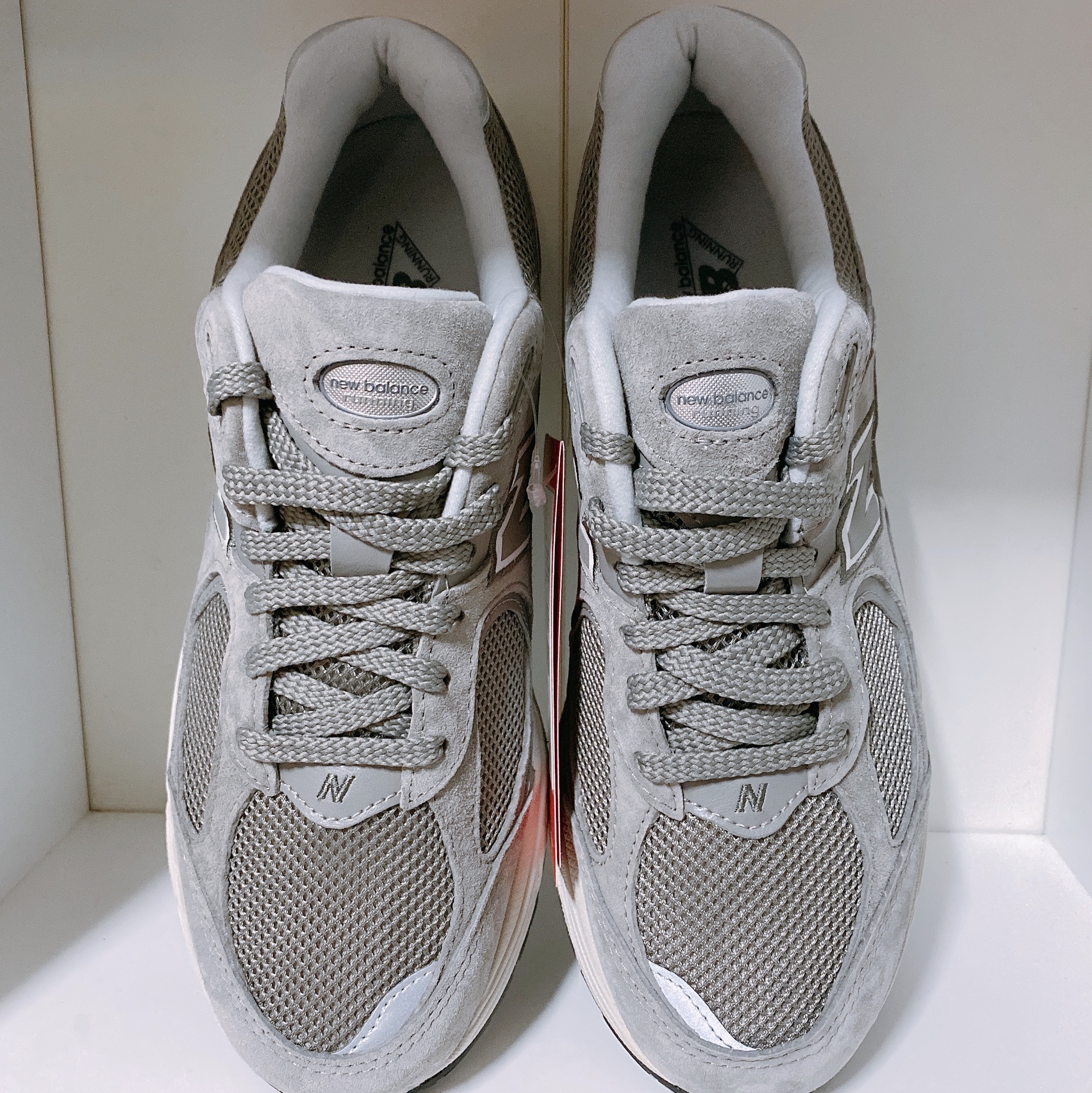 New Balance 2002R Grey 착용 스타일 - 3