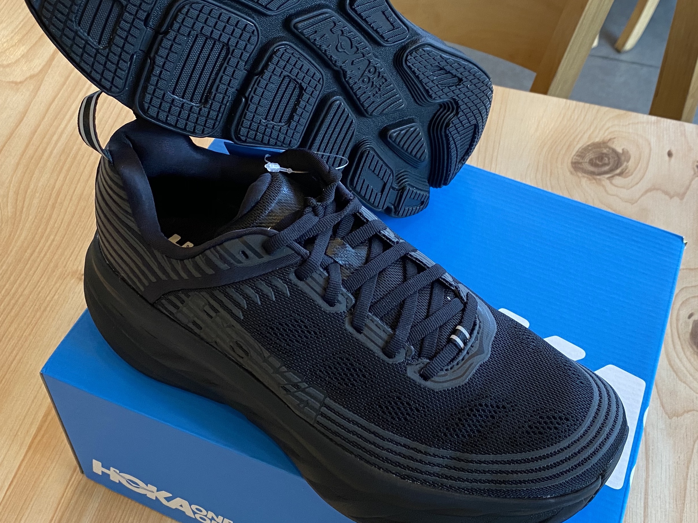 Hoka Bondi 6 Black 착용 스타일 - 4