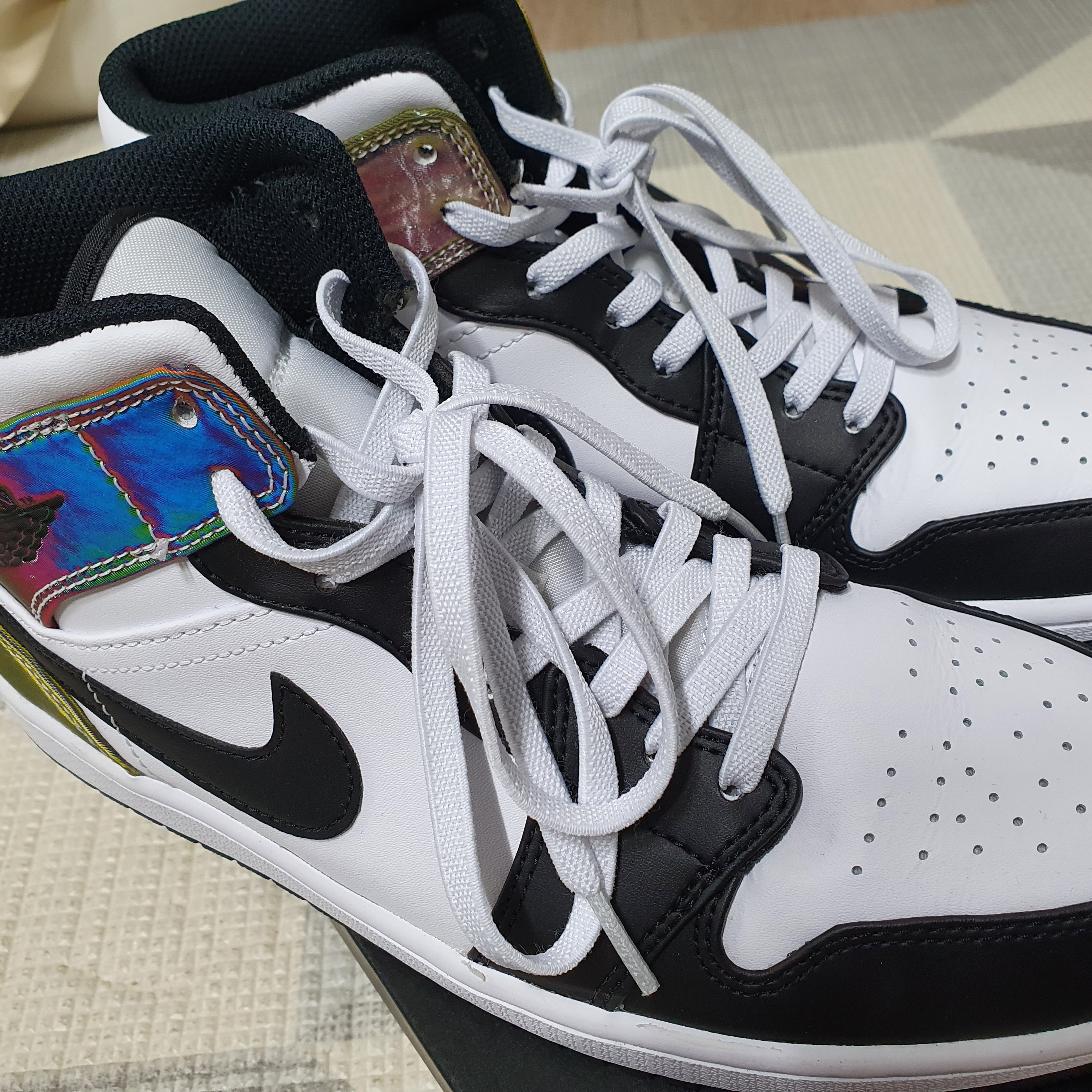 Jordan 1 Mid SE Heat Reactive 착용 스타일