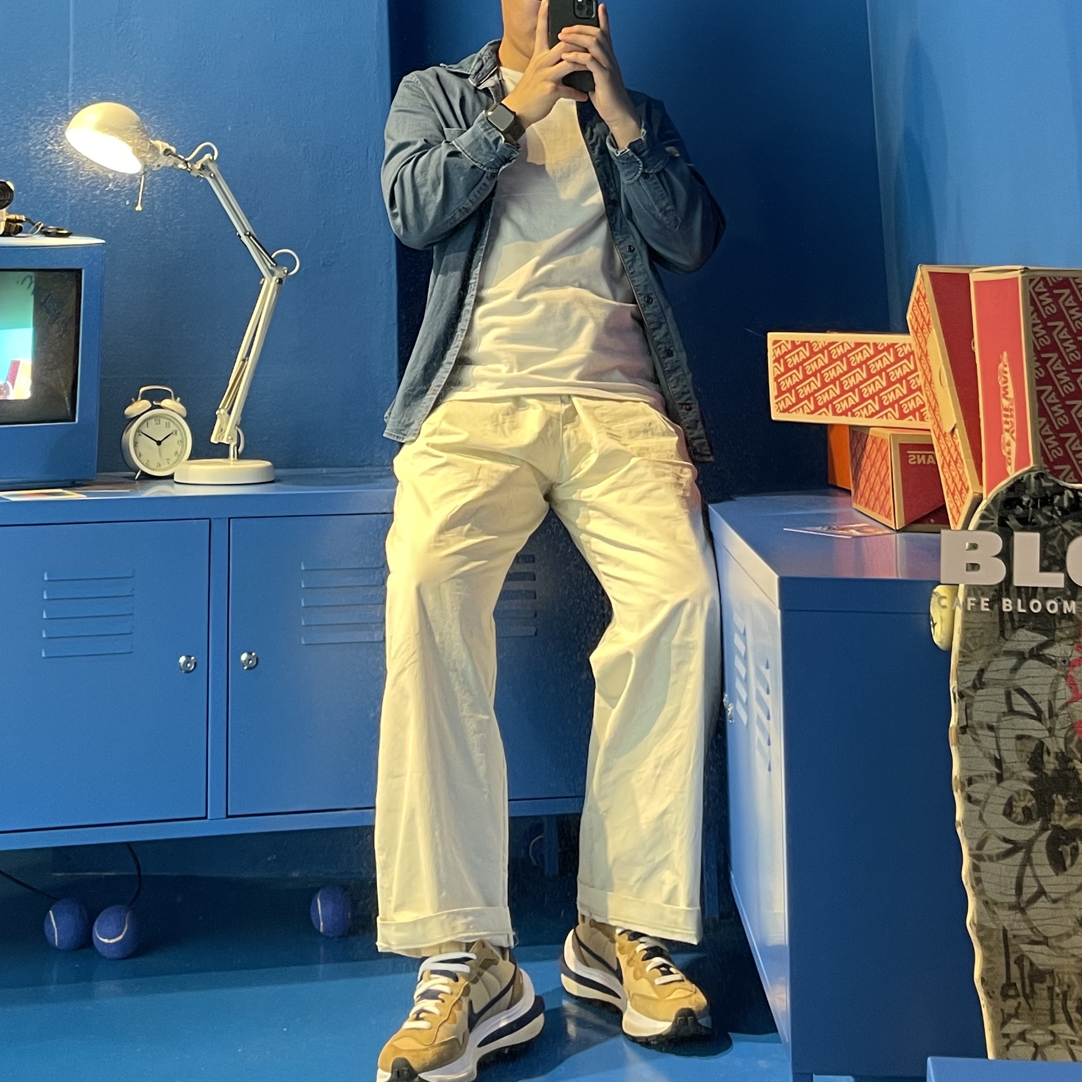 Nike x Sacai VaporWaffle Sesame and Blue Void 착용 스타일