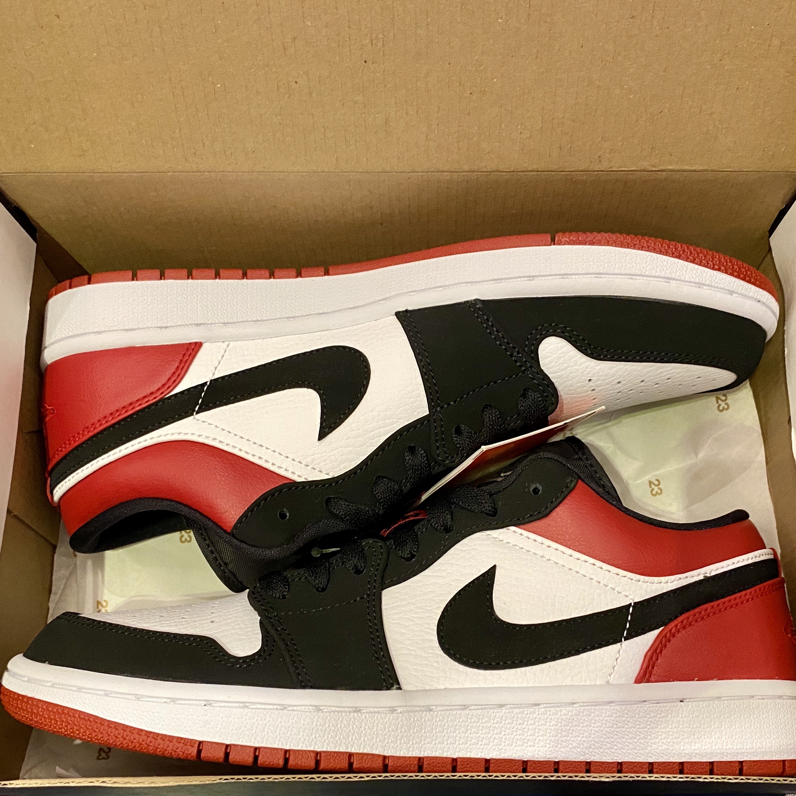 Jordan 1 Low Black Toe 착용 스타일 - 5