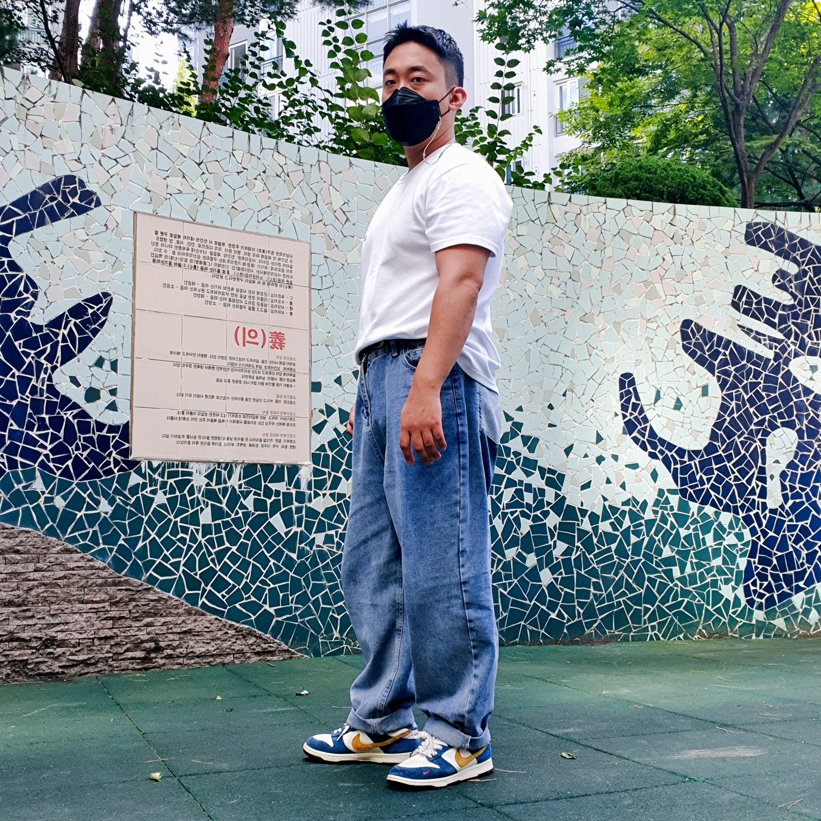 IAB Studio T-Shirt White, Nike x Kasina Dunk Low 80's Bus 착용 스타일 - 3