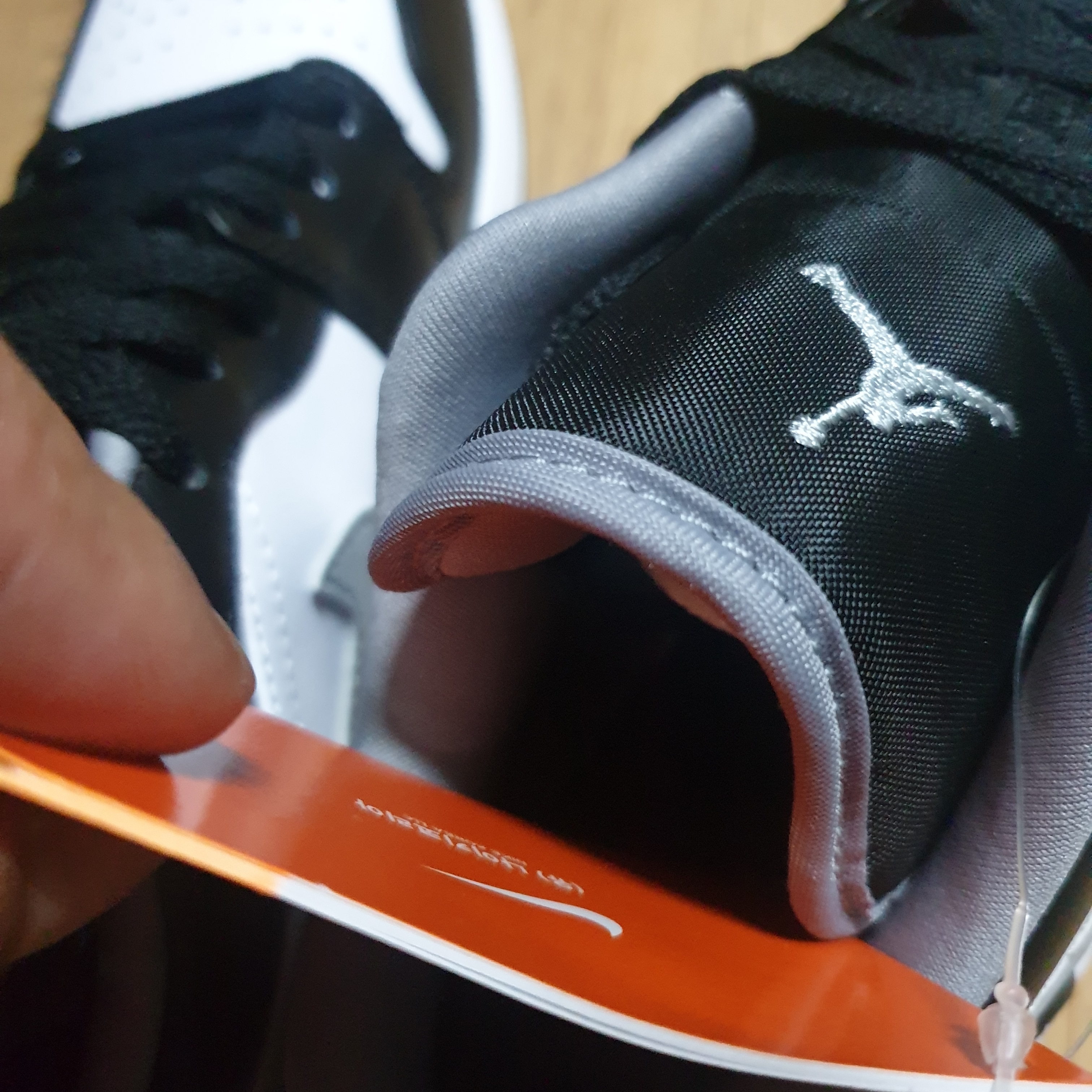 Jordan 1 Low Black Particle Grey 착용 스타일 - 4
