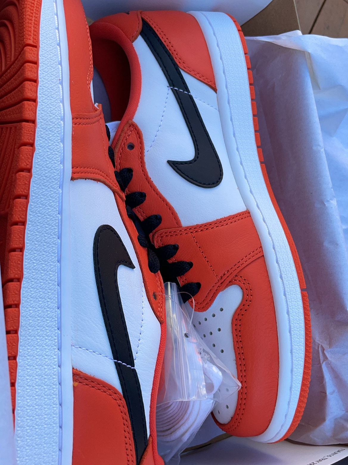 Jordan 1 Low OG Starfish 착용 스타일 - 1