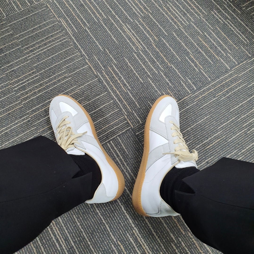 Maison Margiela Calfskin Replica Sneakers 착용 스타일