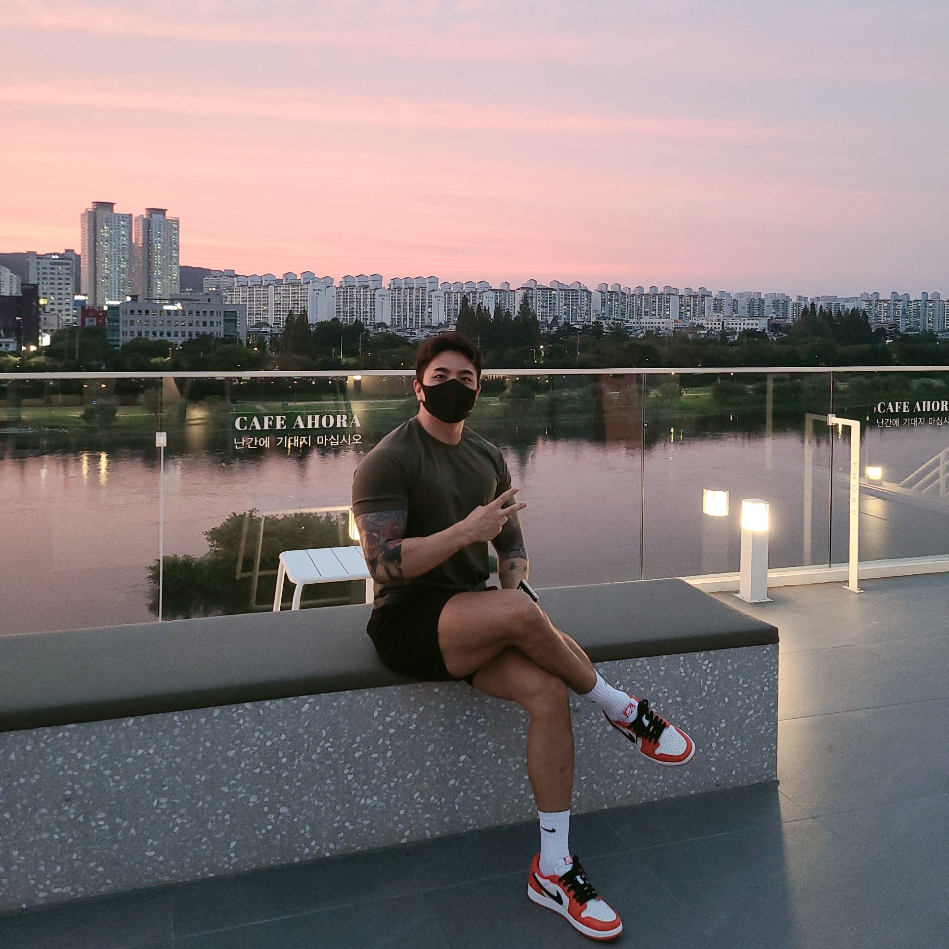 Jordan 1 Low OG Starfish 착용 스타일