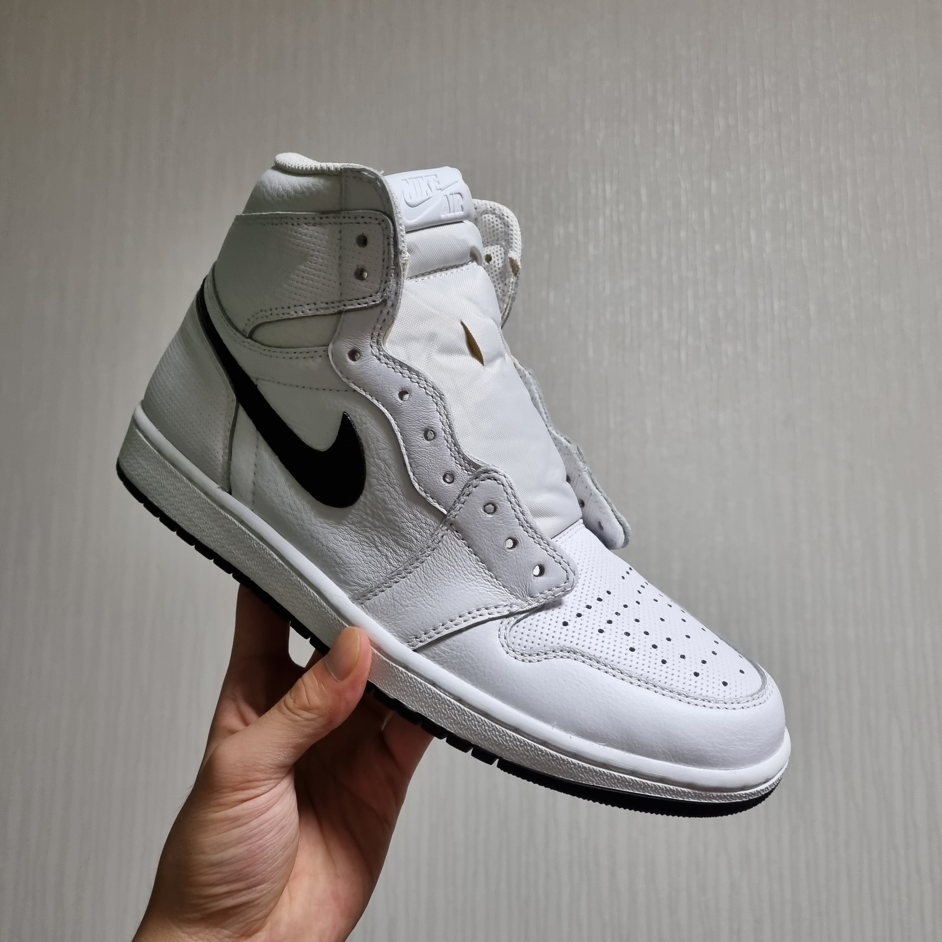 Jordan 1 Retro White Perforated 착용 스타일