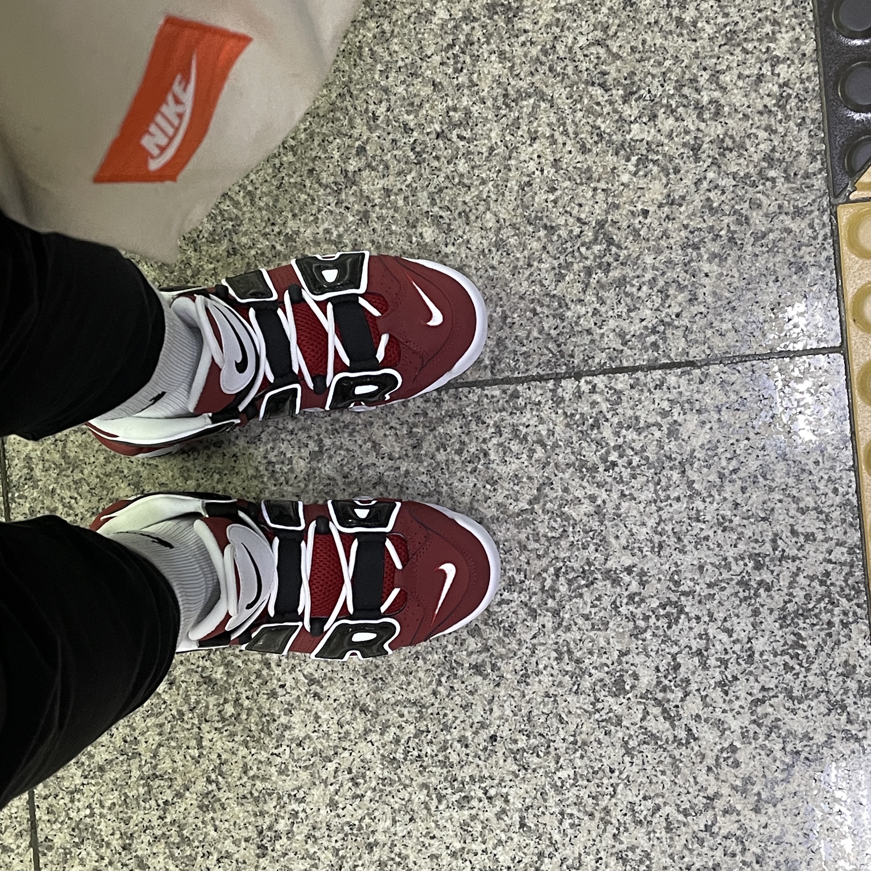 Nike Air More Uptempo 96 Bulls 2021 착용 스타일 - 1