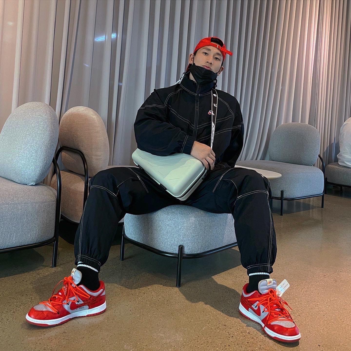 Nike x Off-White Dunk Low University Red 착용 스타일 - 1