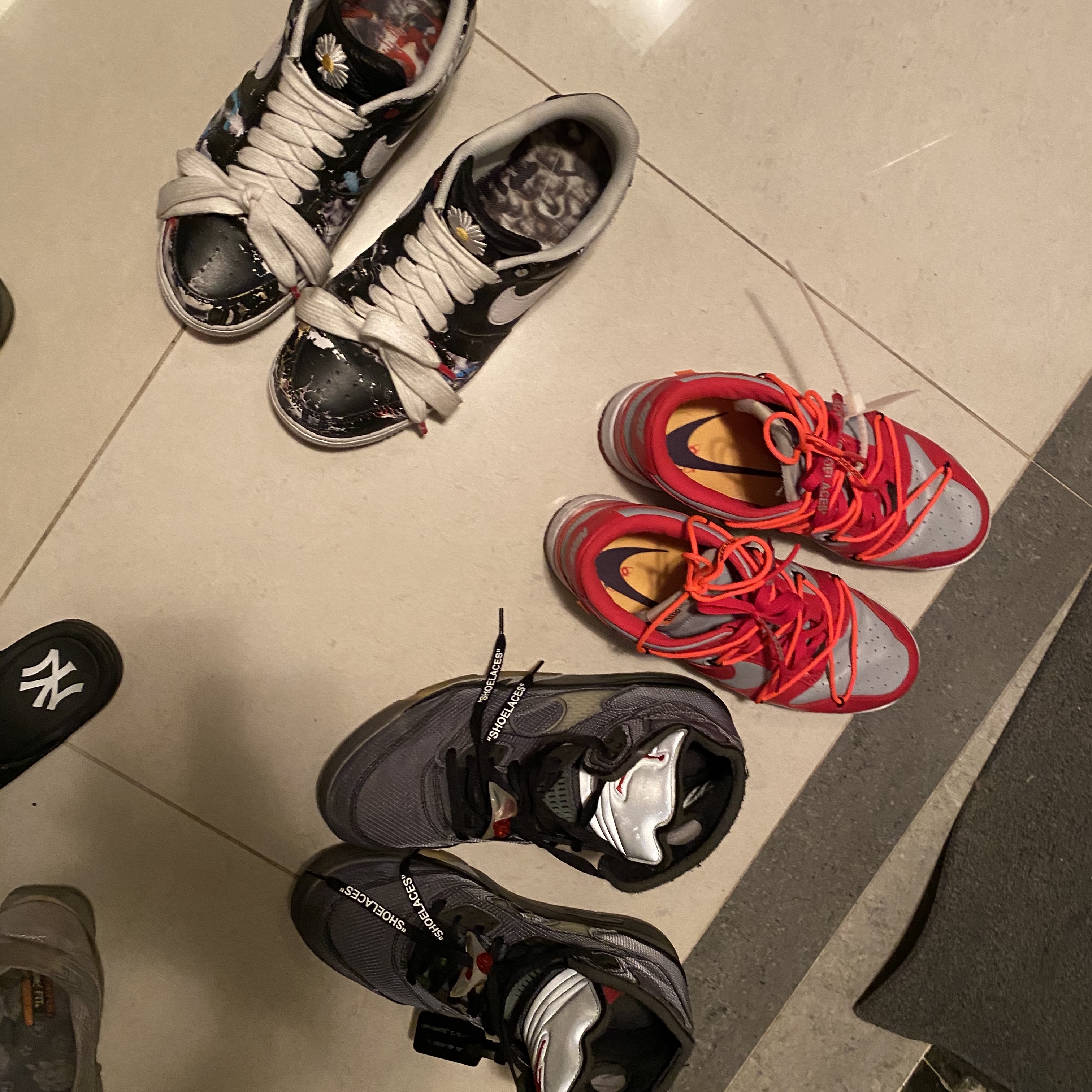 Nike x Peaceminusone Air Force 1 Low Para-Noise, Jordan 5 x Off-White Retro SP Black Muslin 착용 스타일