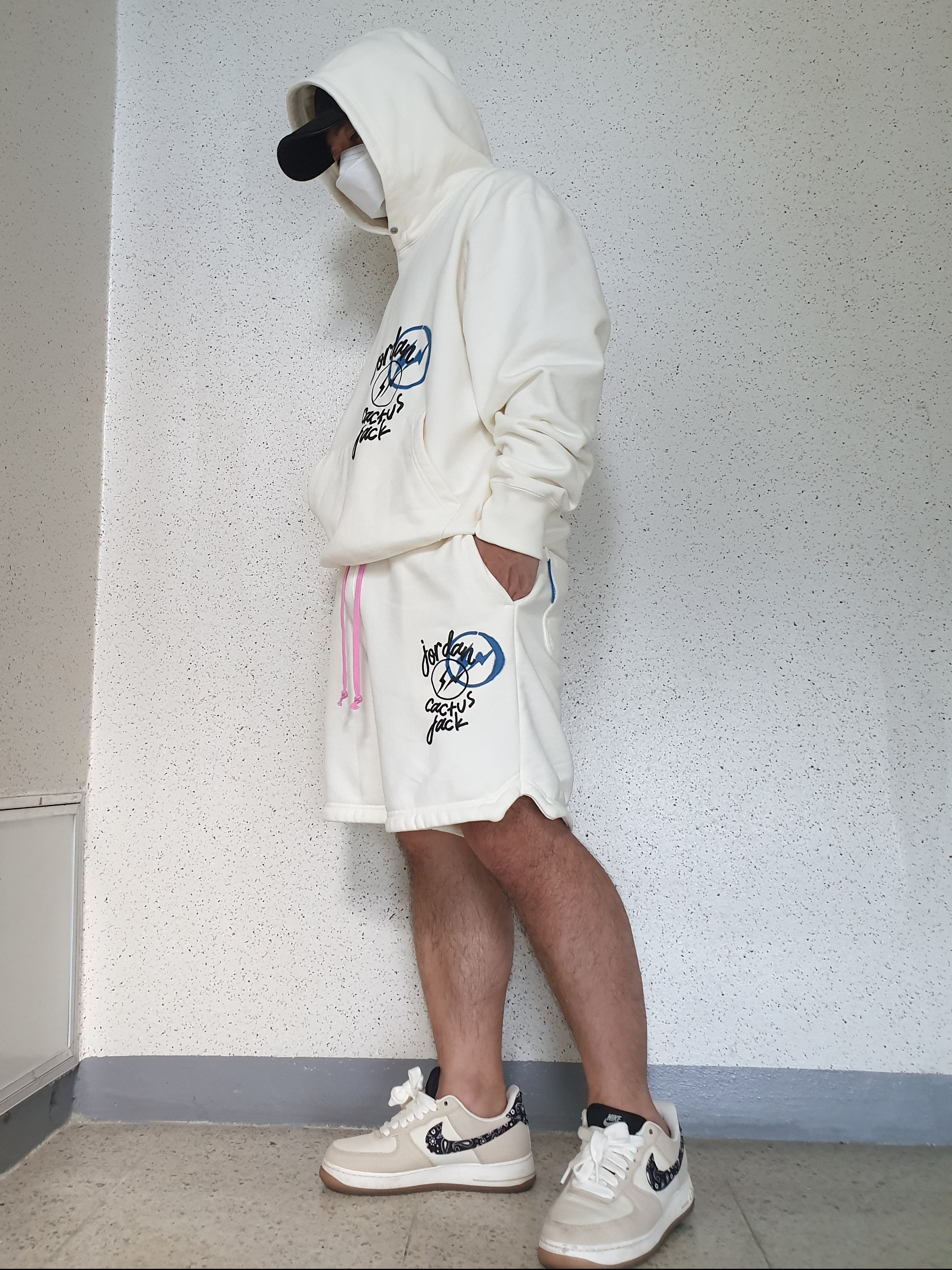 Nike Air Force 1 '07 LV8 Paisley Swoosh, Jordan x Travis Scott x Fragment Hoodie Black (DJ0615-010) 착용 스타일
