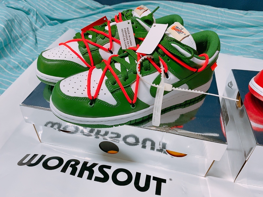 Nike x Off-White Dunk Low Pine Green, Nike x Off-White Dunk Low University Red 착용 스타일 - 2