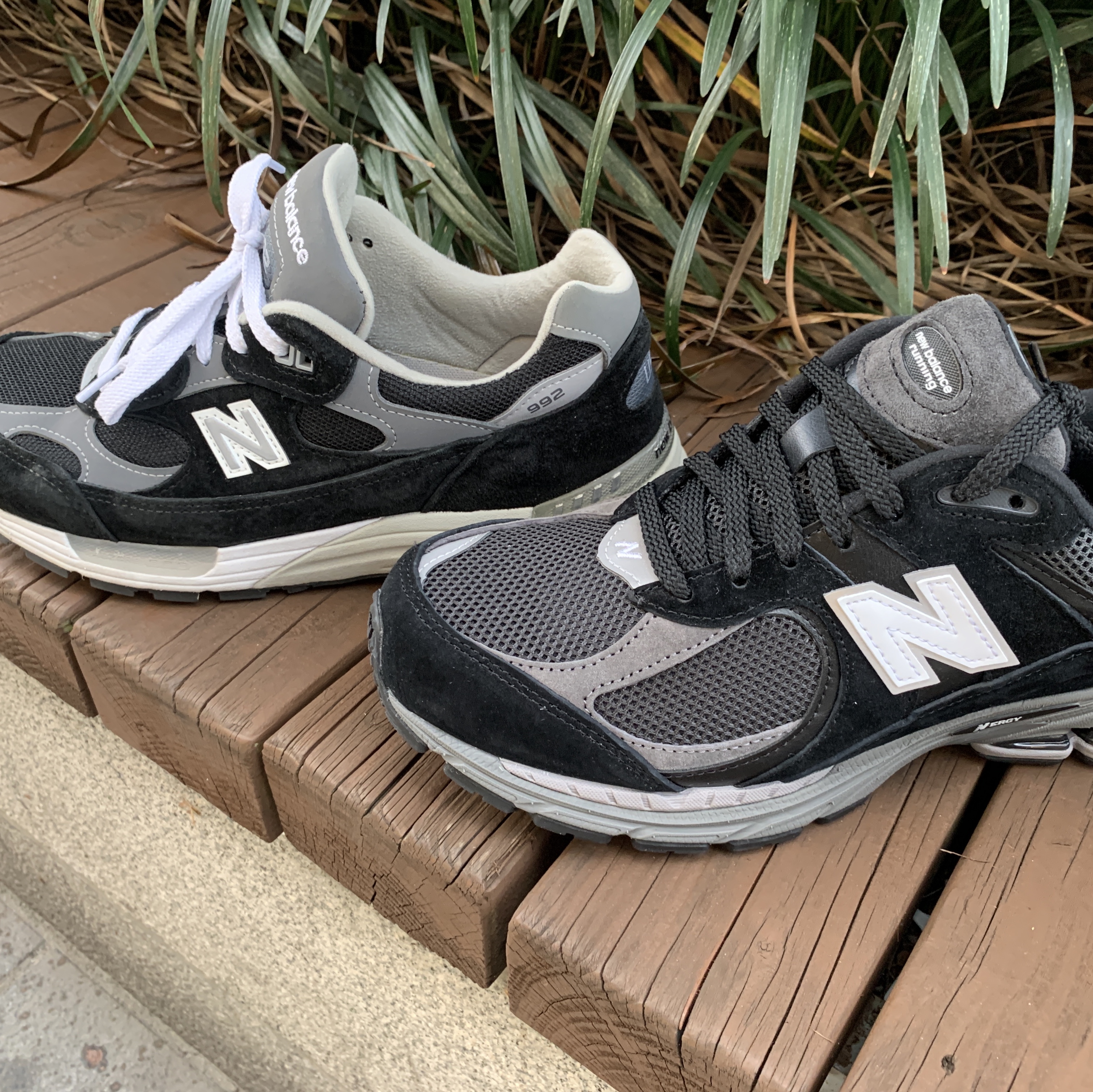 New Balance 992 Made in USA Black Grey, New Balance 2002R Black Dark Grey - JD Sports Exclusive 착용 스타일