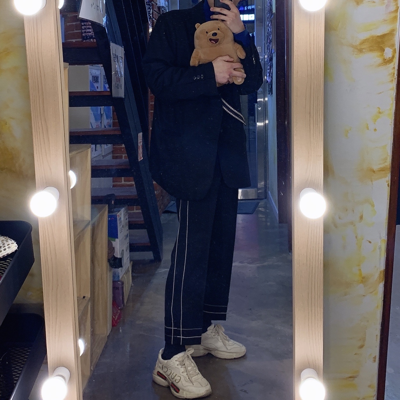 Gucci Rhyton Leather Sneakers Logo 착용 스타일