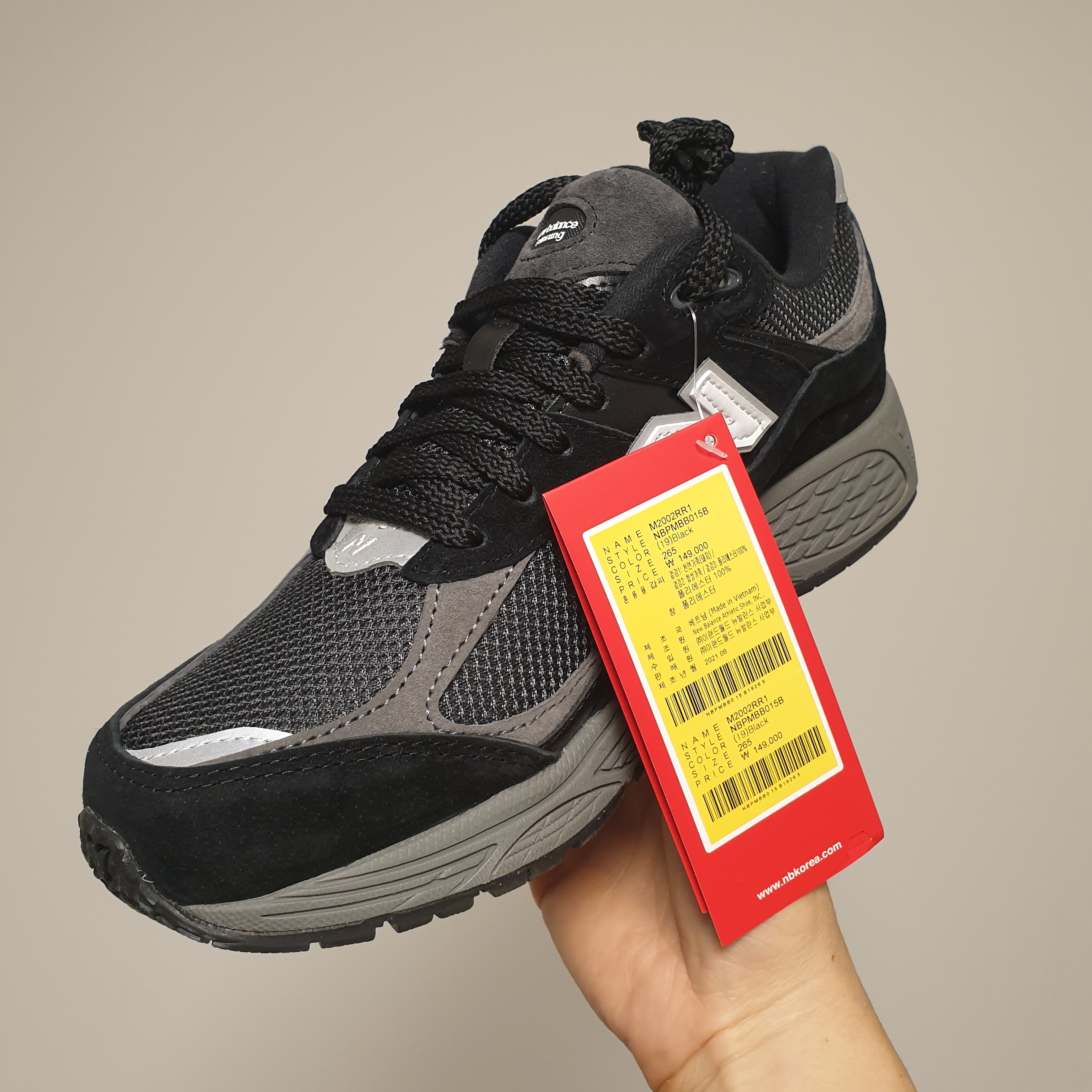 New Balance 2002R Black Dark Grey - JD Sports Exclusive 착용 스타일 - 1