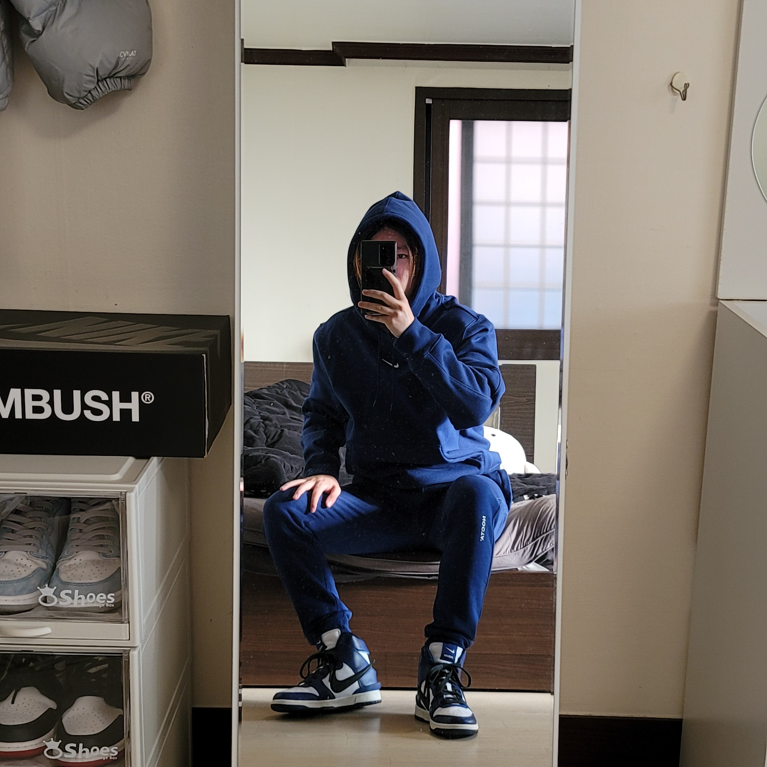 Nike x Ambush Dunk High Deep Royal Blue, Nike x Drake Nocta Cardinal Stock Essential Hoodie Navy - Asia 착용 스타일