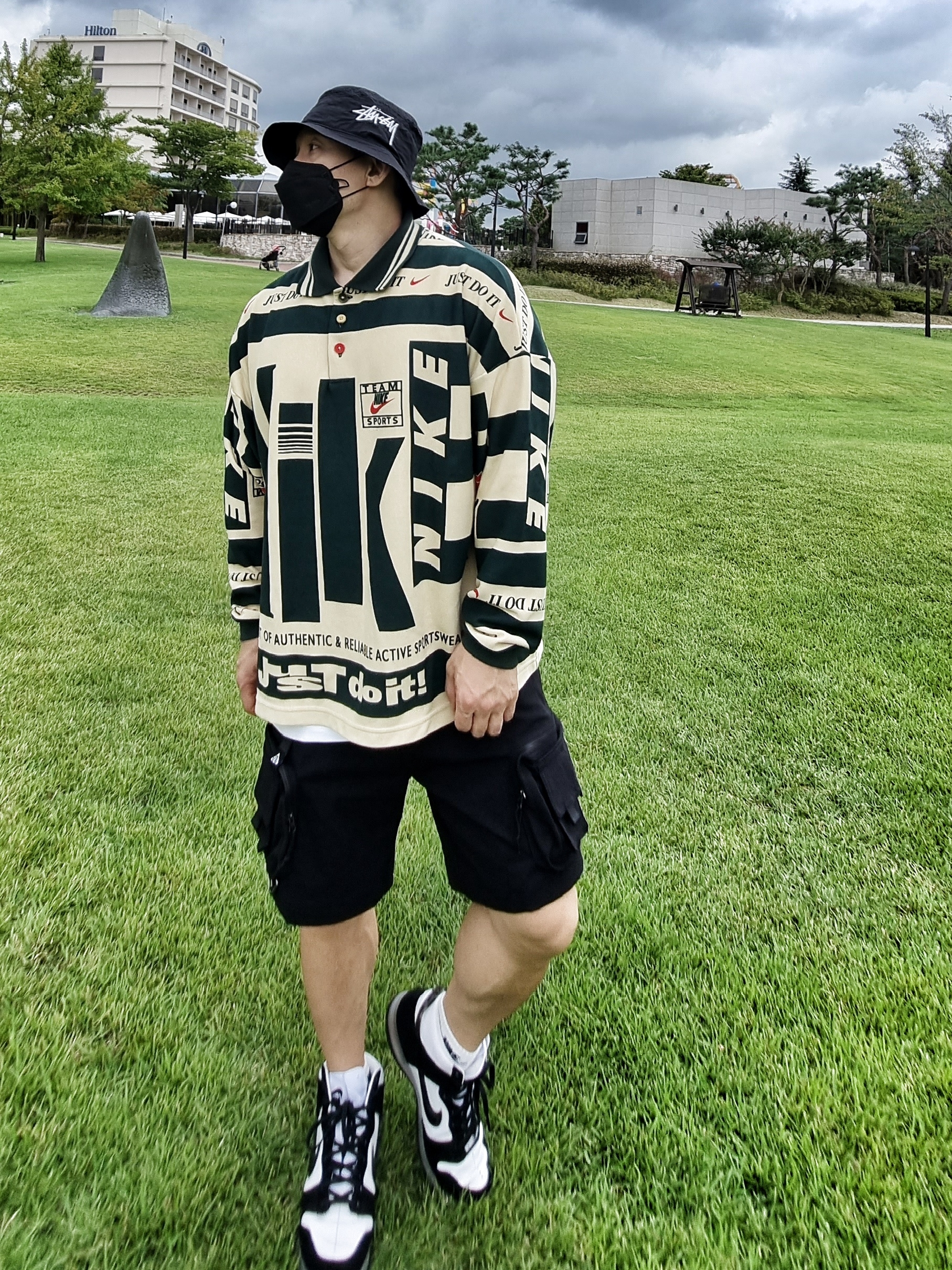 Nike x Stussy Bucket Hat Black, Nike x Cactus Plant Flea Market Long Sleeve Polo Natural - Asia 착용 스타일 - 1