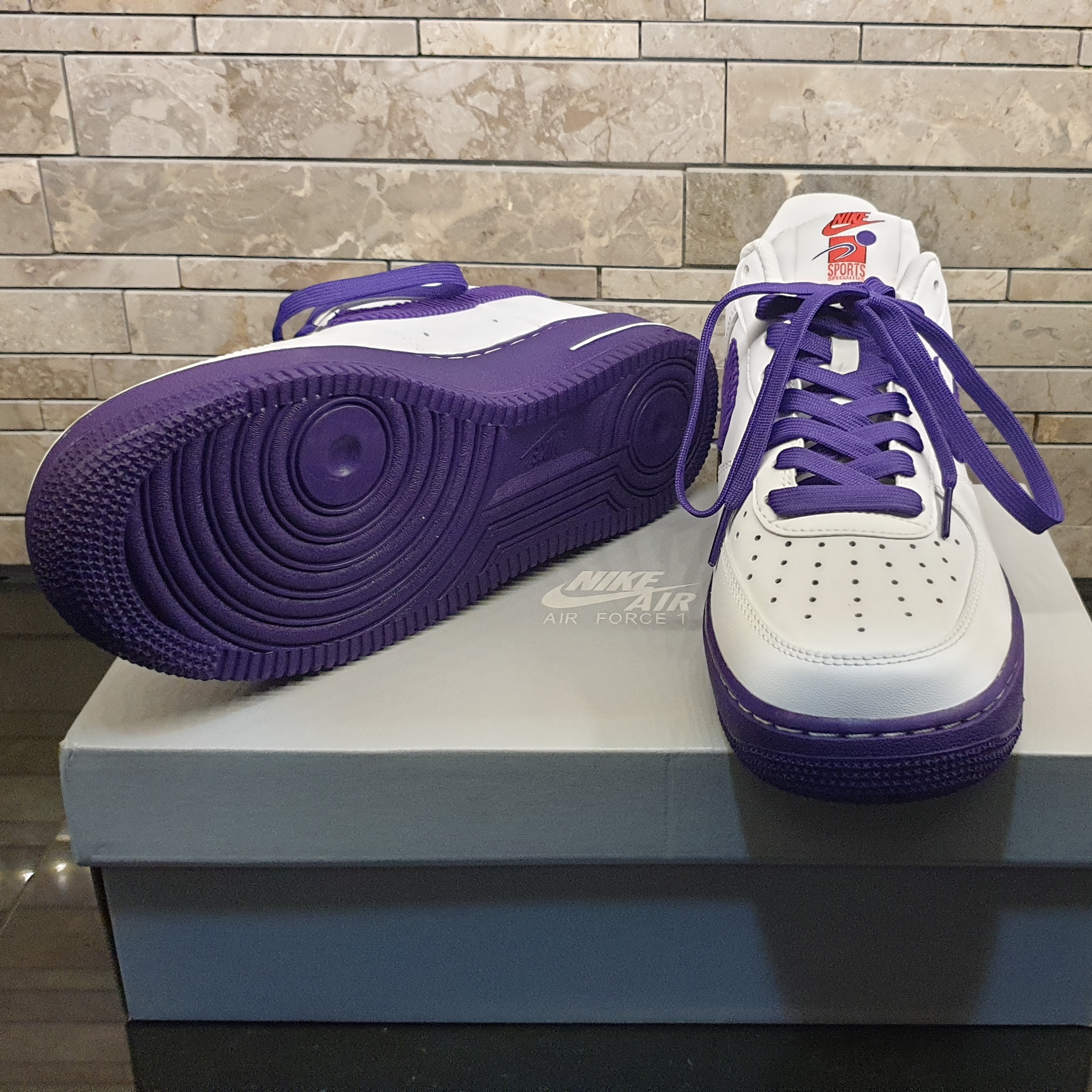 Nike Air Force 1 '07 LV8 EMB White and Court Purple 착용 스타일 - 2