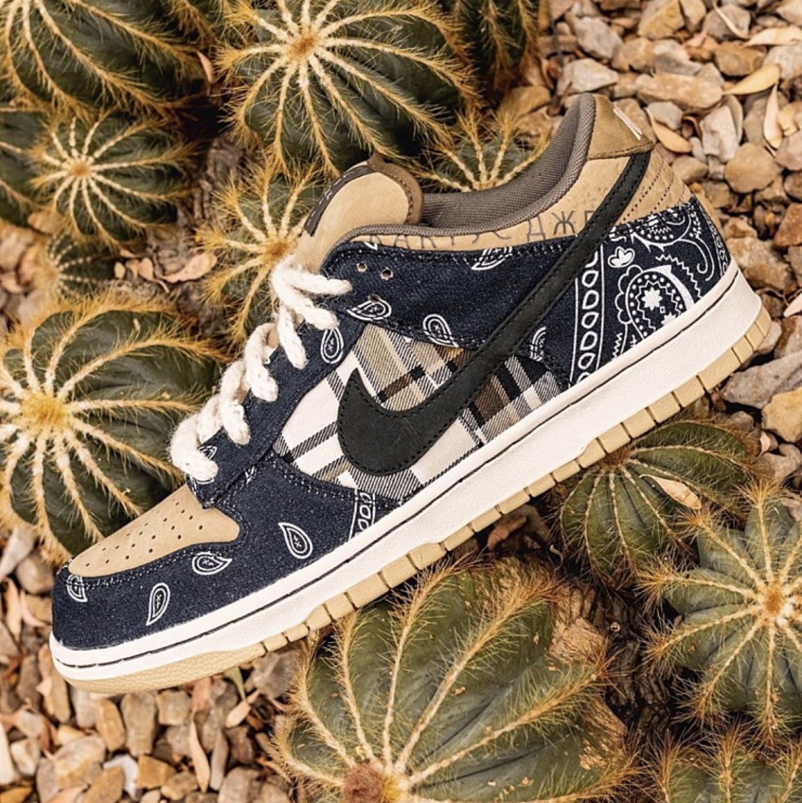 Nike x Travis Scott SB Dunk Low 착용 스타일 - 5