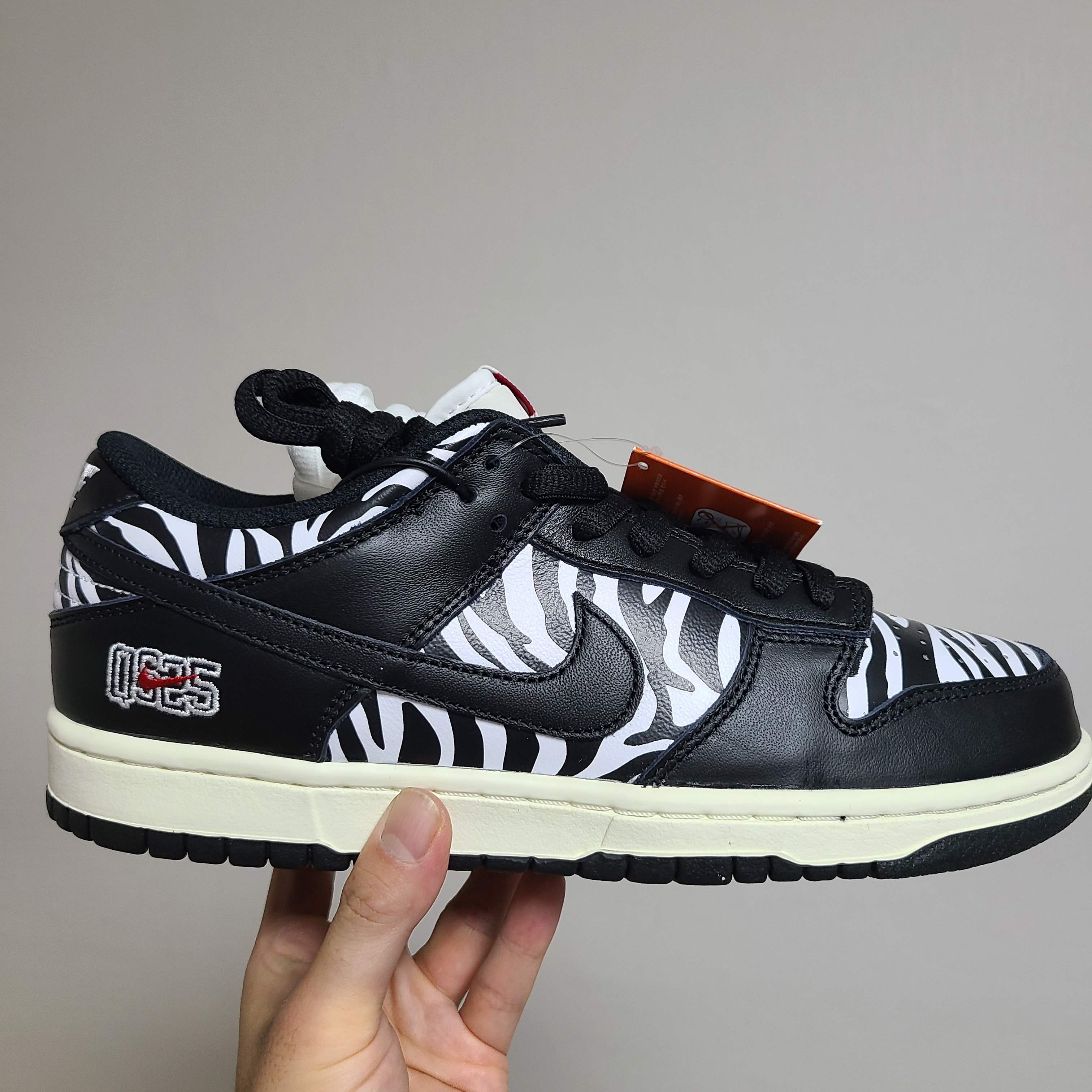 Nike x Quartersnacks SB Dunk Low Zebra Cake 착용 스타일 - 1