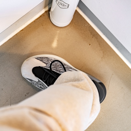 Adidas Yeezy QNTM Lifestyle 착용 스타일 - 3