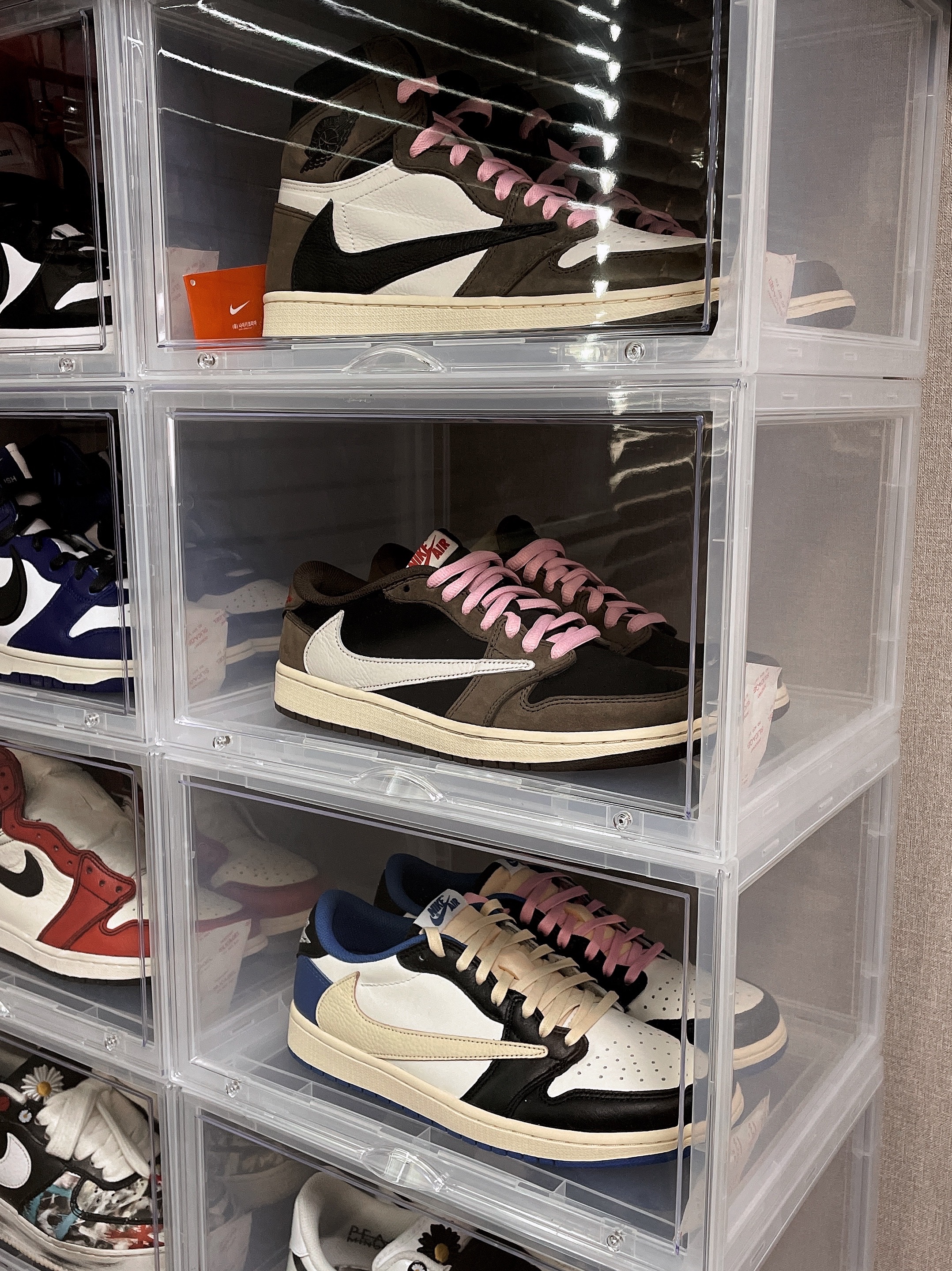 Jordan 1 x Travis Scott x Fragment Retro Low OG SP Military Blue, Jordan 1 x Travis Scott Retro High OG SP Mocha 착용 스타일