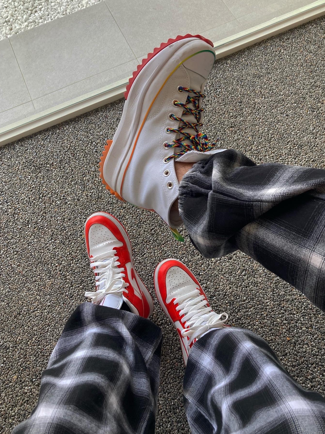 (W) Jordan 1 Mid Habanero Red, Converse Run Star Hike Hi Pride 착용 스타일
