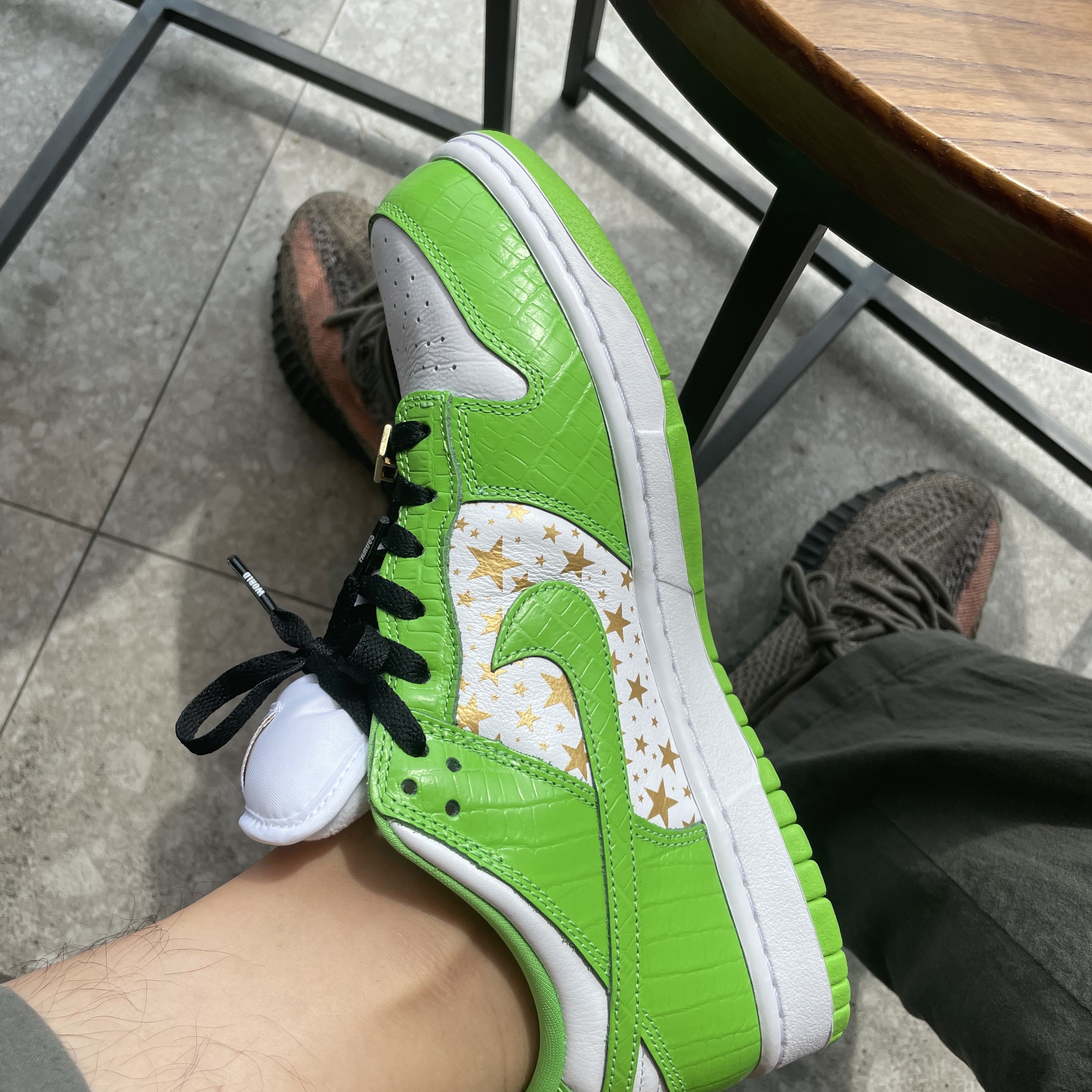 Nike x Supreme SB Dunk Low Mean Green 착용 스타일