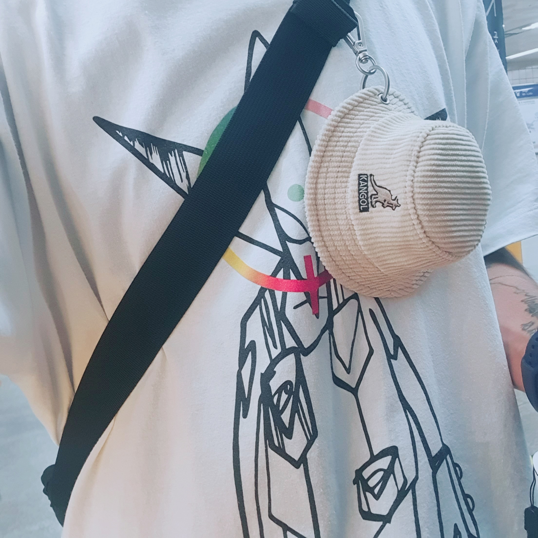 Nike x Sacai VaporWaffle Royal Fuchsia, Nike x Stussy Water Shorts Habanero Red 착용 스타일