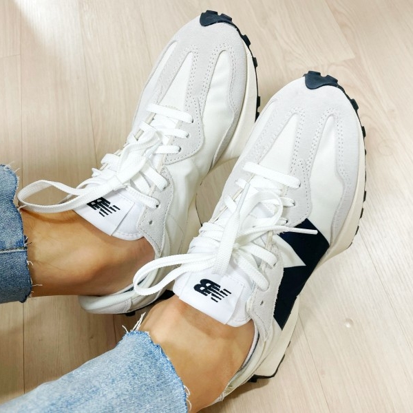 New Balance 327 White Black 착용 스타일