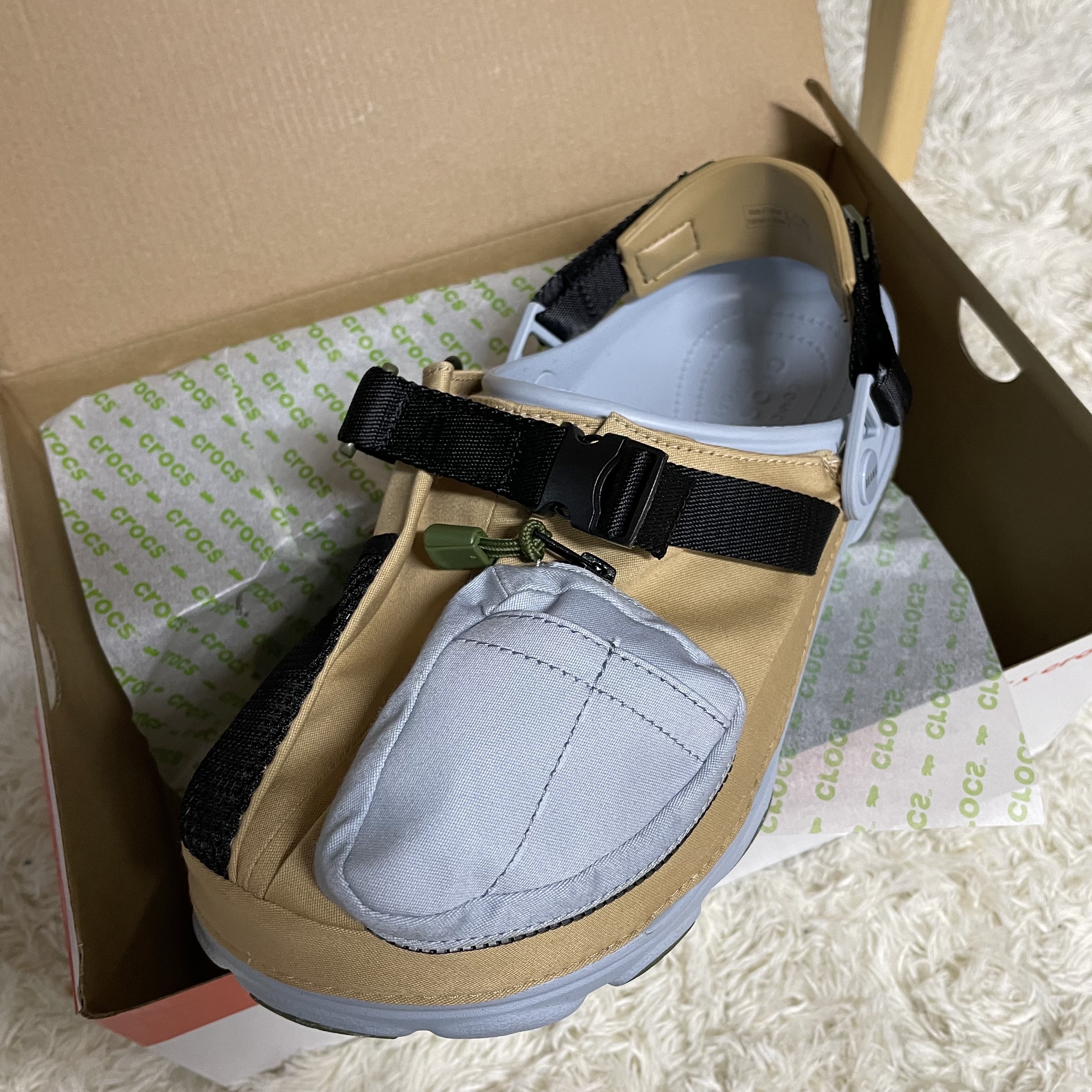 Crocs x Beams Classic All Terrain Mountain Parka Clog Beige 착용 스타일