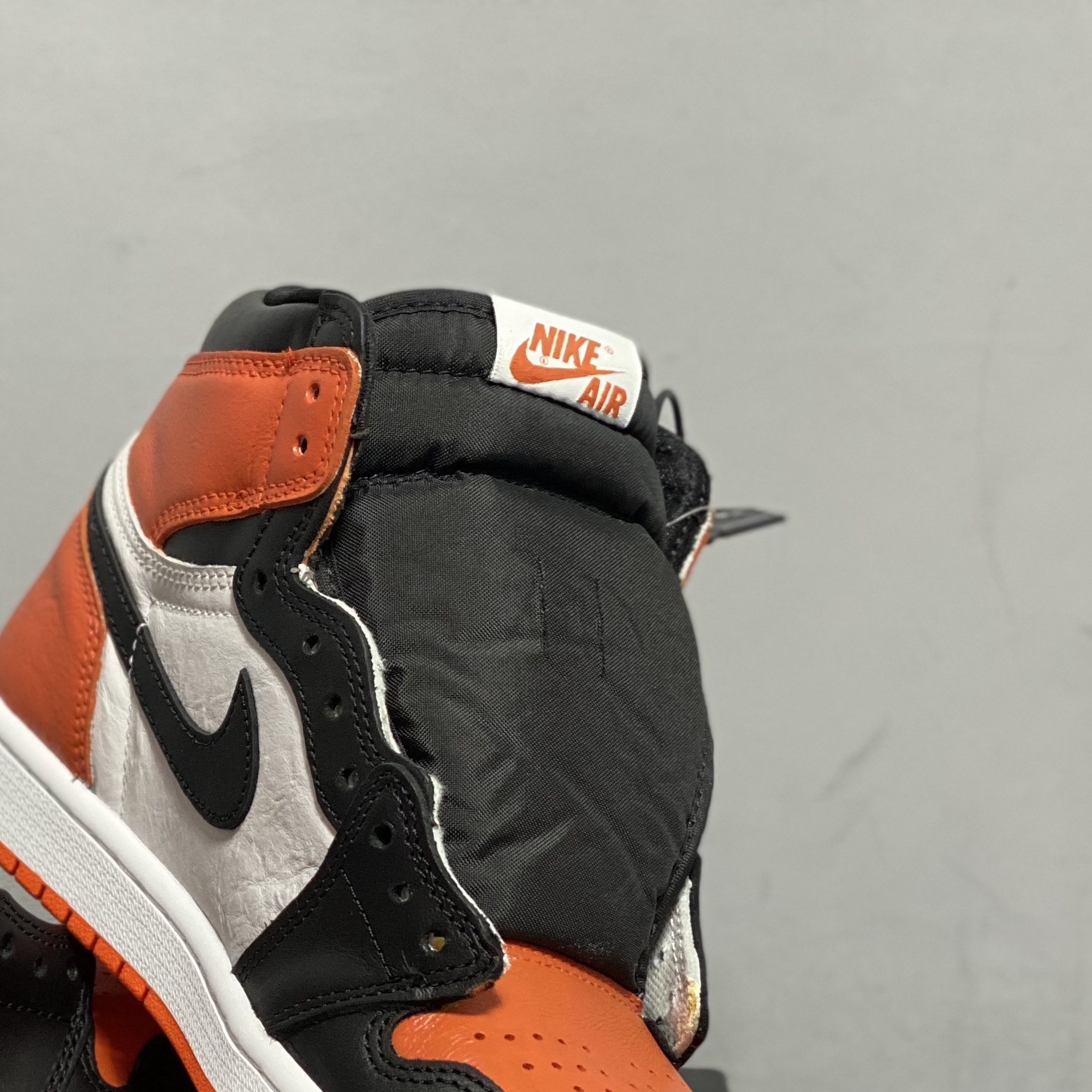 Jordan 1 Retro High OG Electro Orange, (GS) Jordan 1 Retro High OG Electro Orange 착용 스타일 - 2