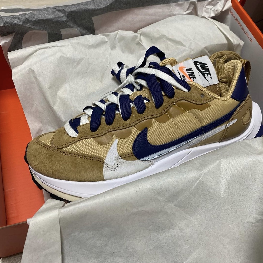 Nike x Sacai VaporWaffle Sesame and Blue Void 착용 스타일 - 3