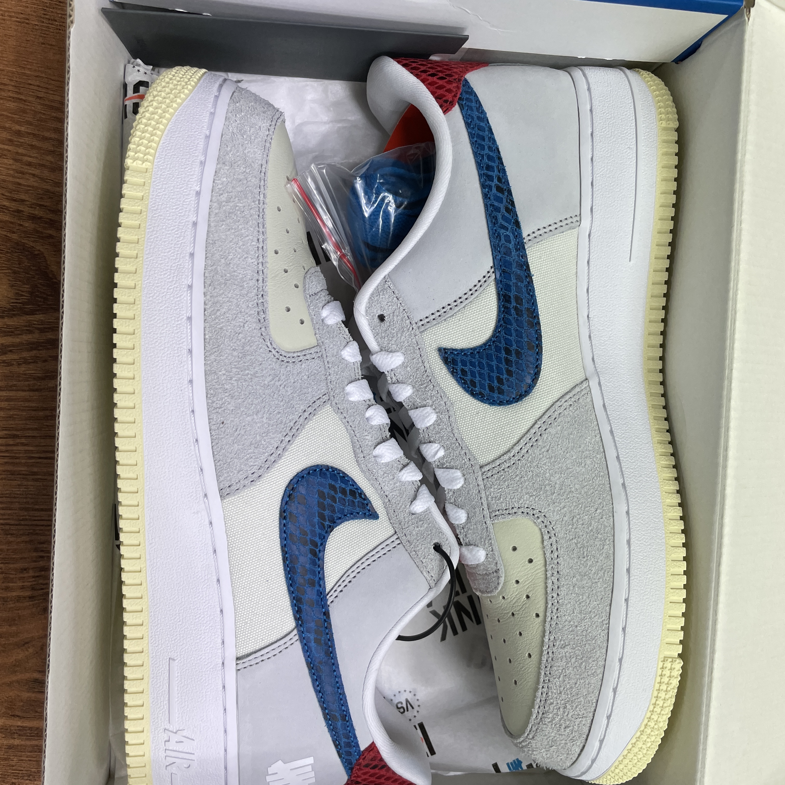 Nike x Undefeated Air Force 1 Low SP 5 On It 착용 스타일