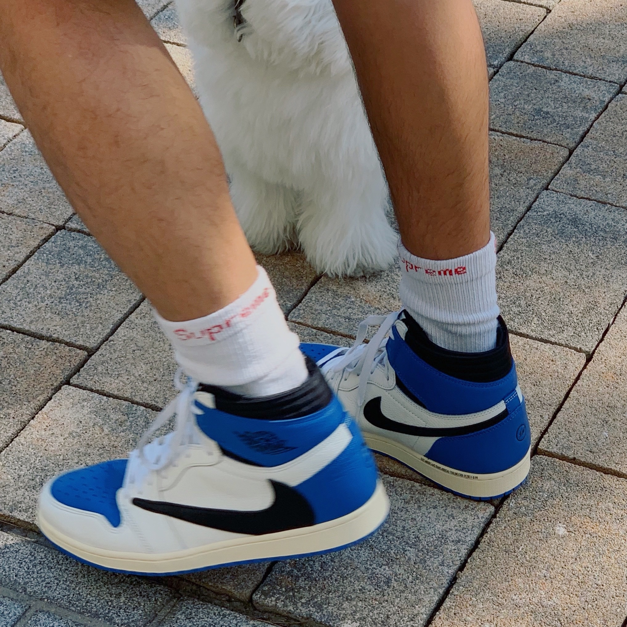 Jordan 1 x Travis Scott x Fragment Retro High OG SP Military Blue, Supreme Hanes Crew Socks White (4 Pack) 착용 스타일 - 2