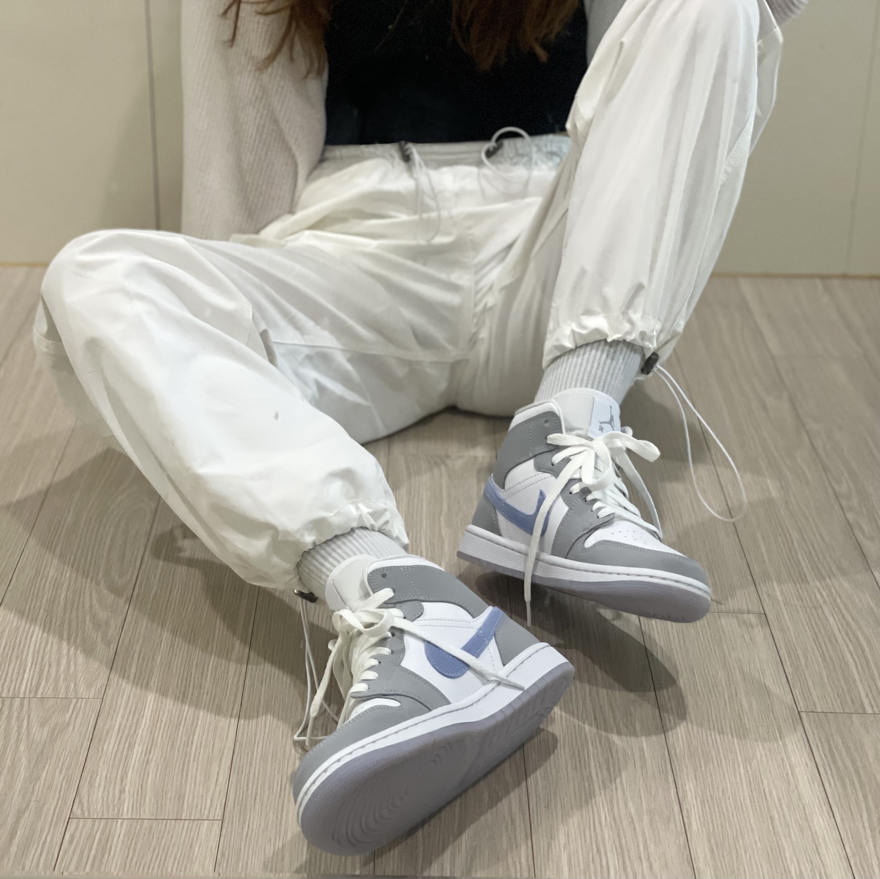 (W) Jordan 1 Mid Wolf Grey 착용 스타일 - 1