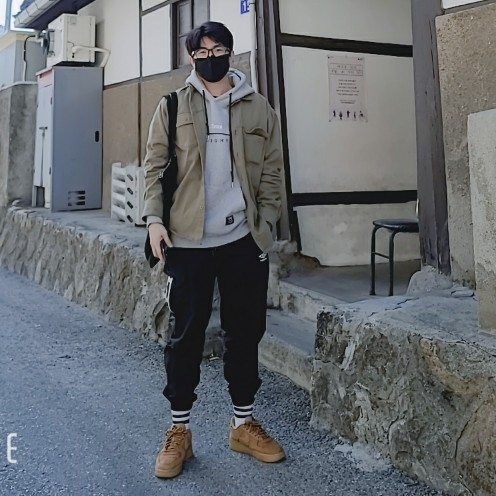 Nike Air Force 1 '07 WB Flax 착용 스타일