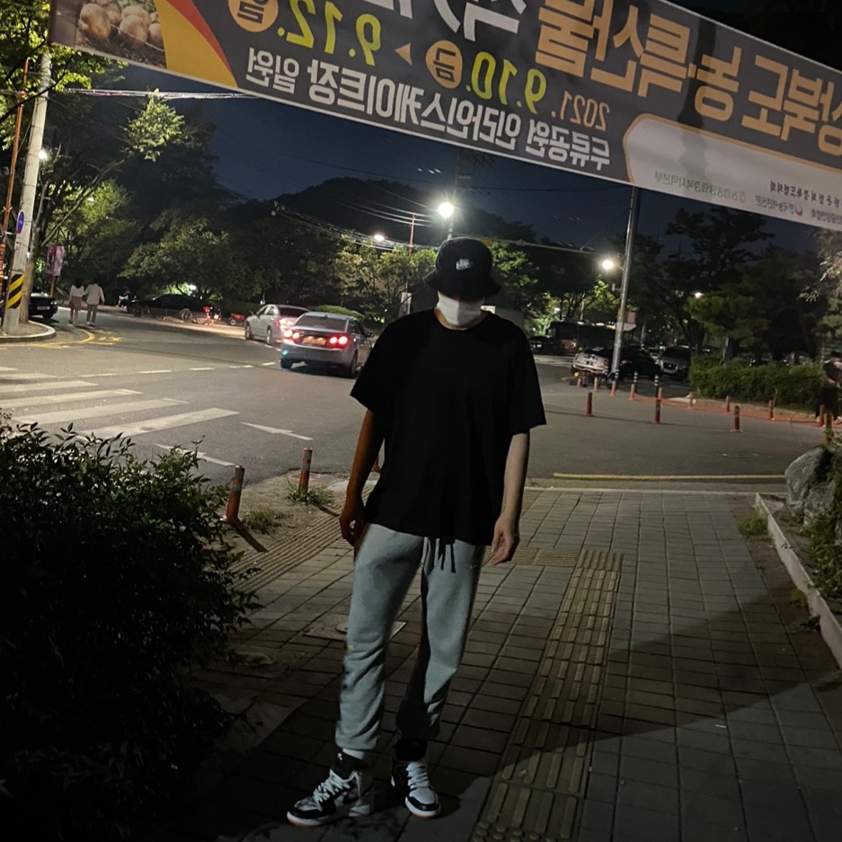 Jordan 1 Retro High OG Electro Orange, Nike Futura Washed Bucket Hat Black 착용 스타일