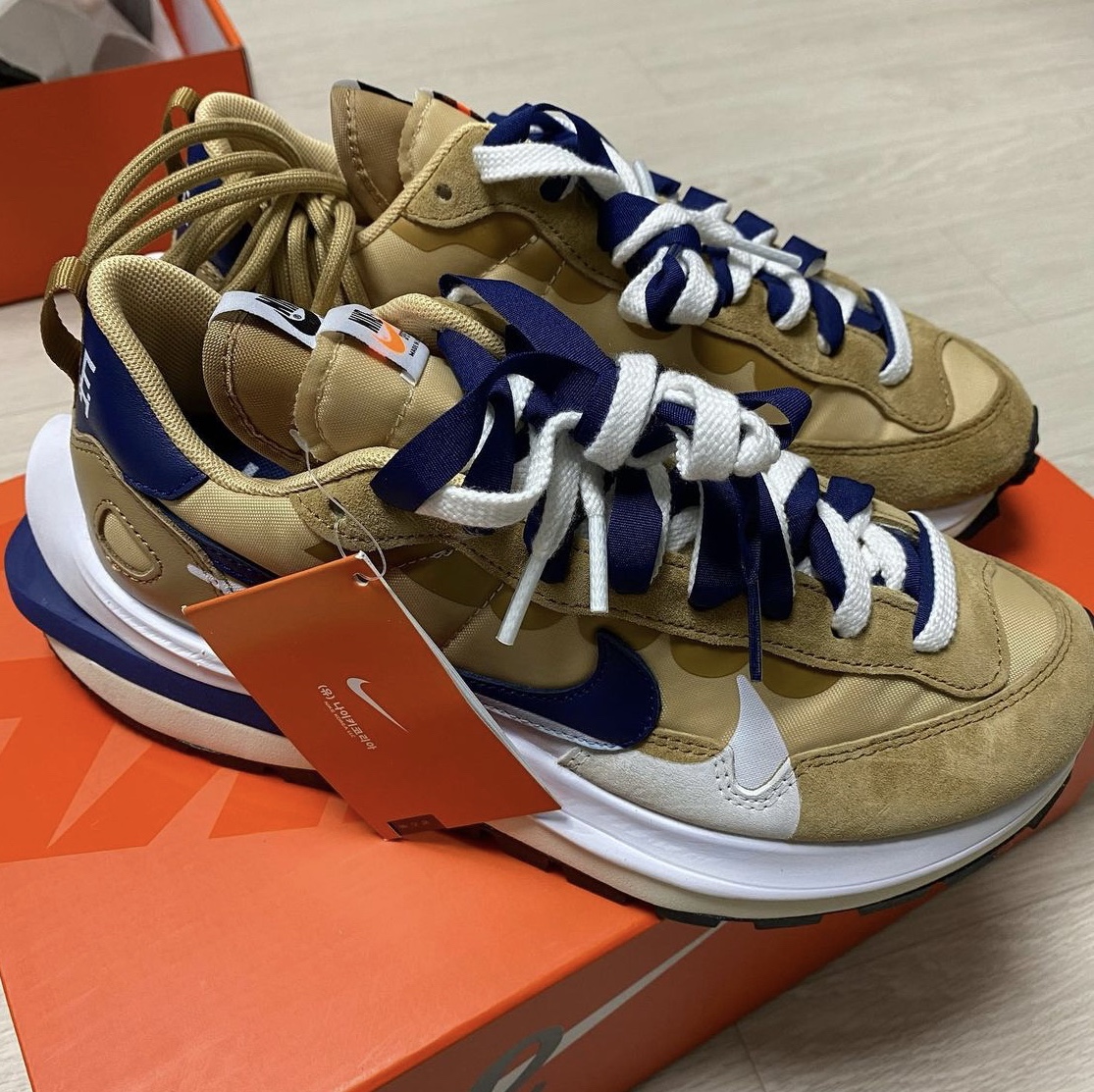 Nike x Sacai VaporWaffle Sesame and Blue Void 착용 스타일 - 4