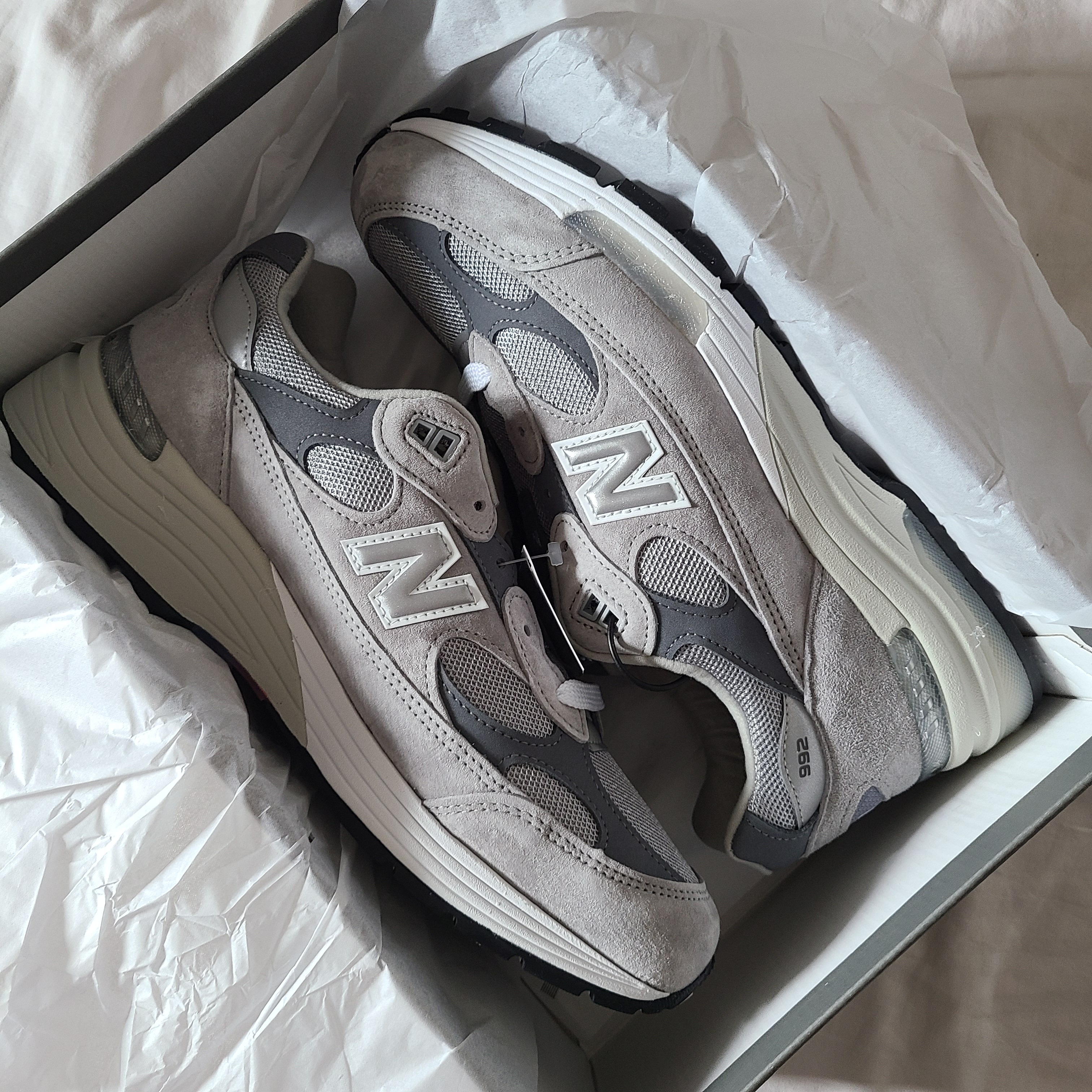 New Balance 992 Made in USA Grey - D Standard 착용 스타일