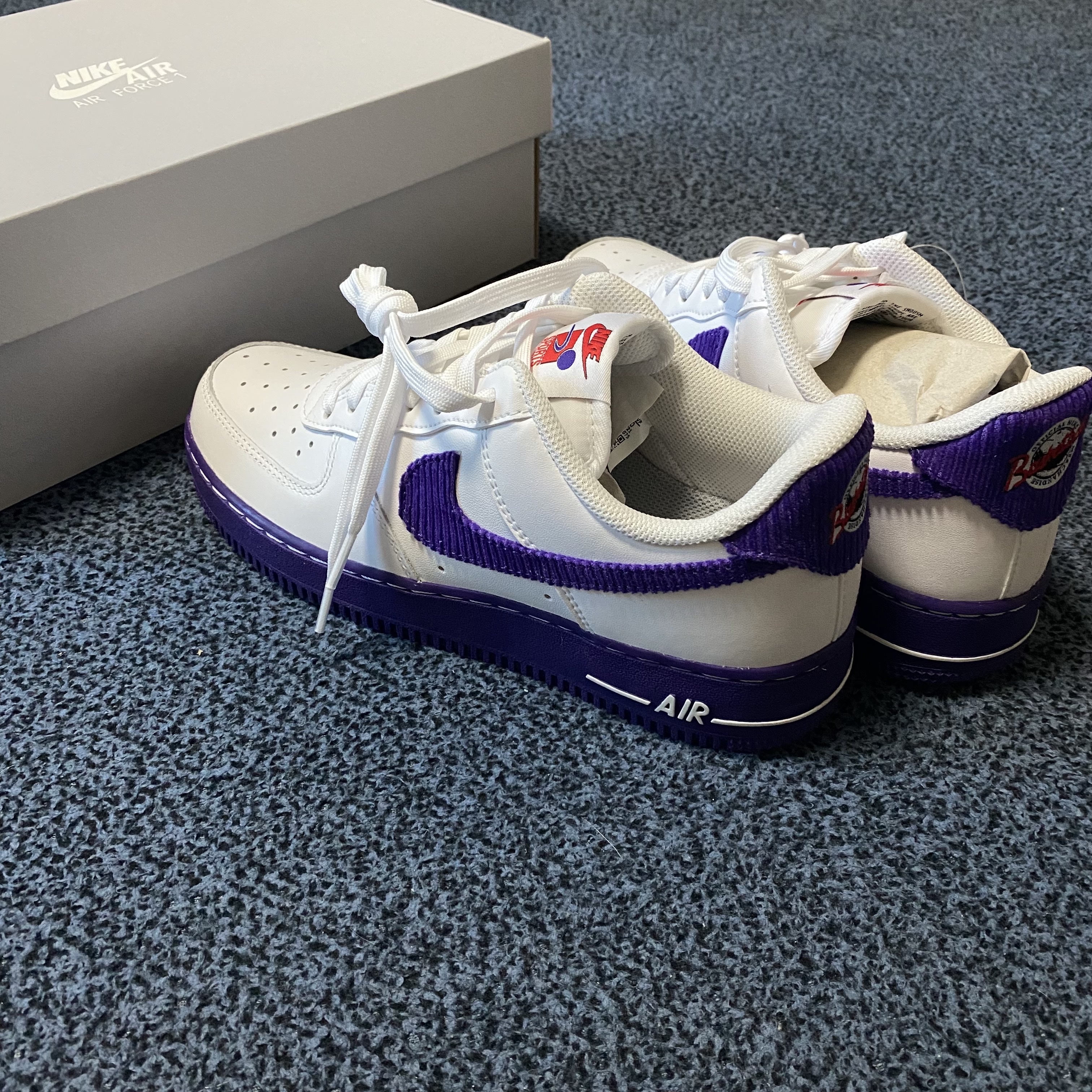 Nike Air Force 1 '07 LV8 EMB White and Court Purple 착용 스타일 - 2