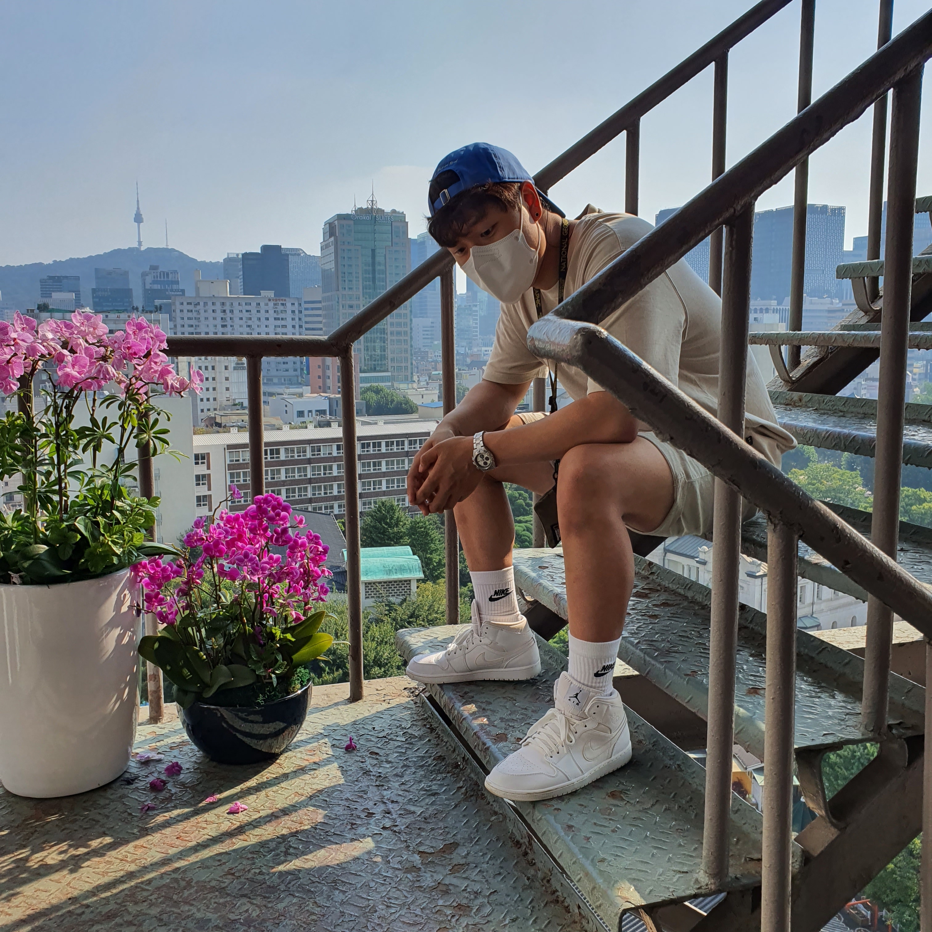 IAB Studio Pigment T-Shirt Oatmeal, Jordan 1 Mid Triple White 2019 착용 스타일