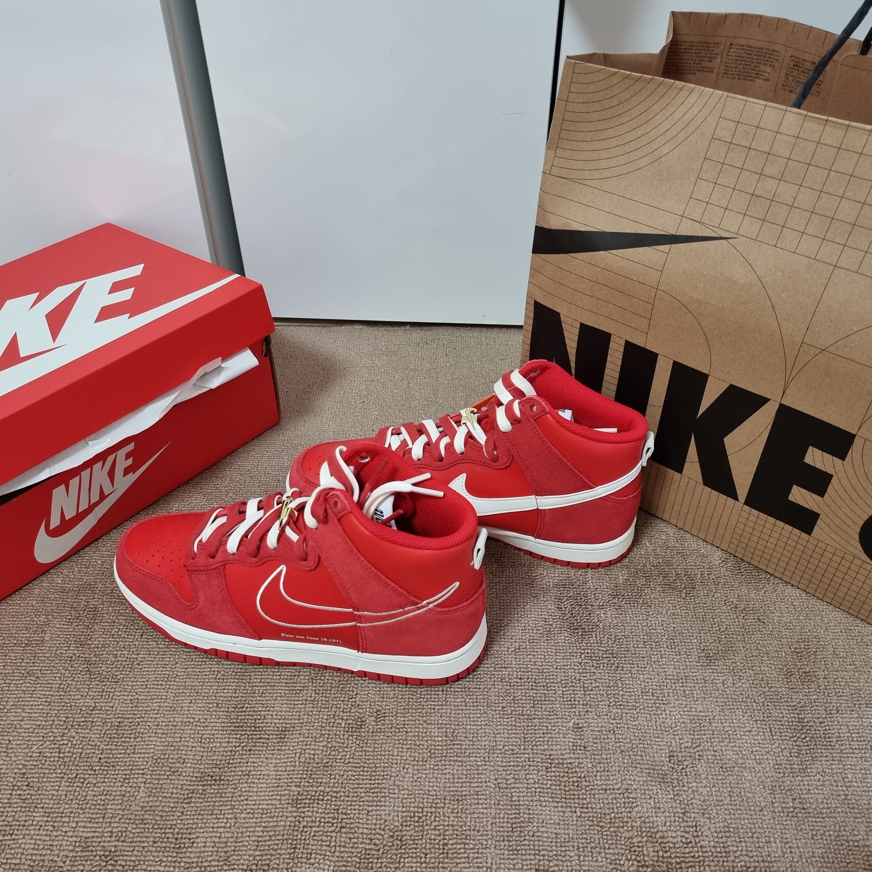 Nike Dunk High SE First Use University Red 착용 스타일 - 2