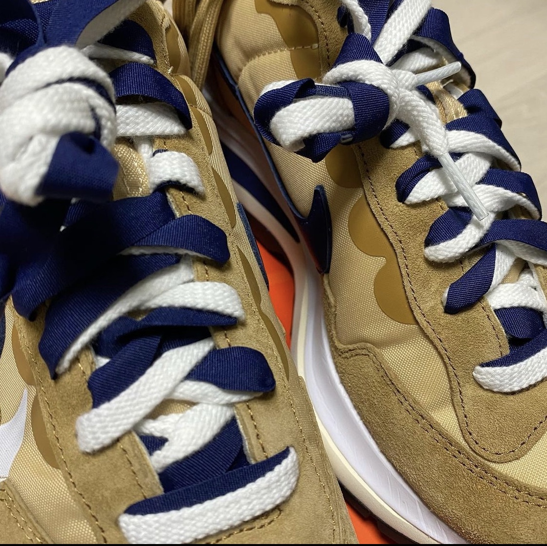 Nike x Sacai VaporWaffle Sesame and Blue Void 착용 스타일 - 5