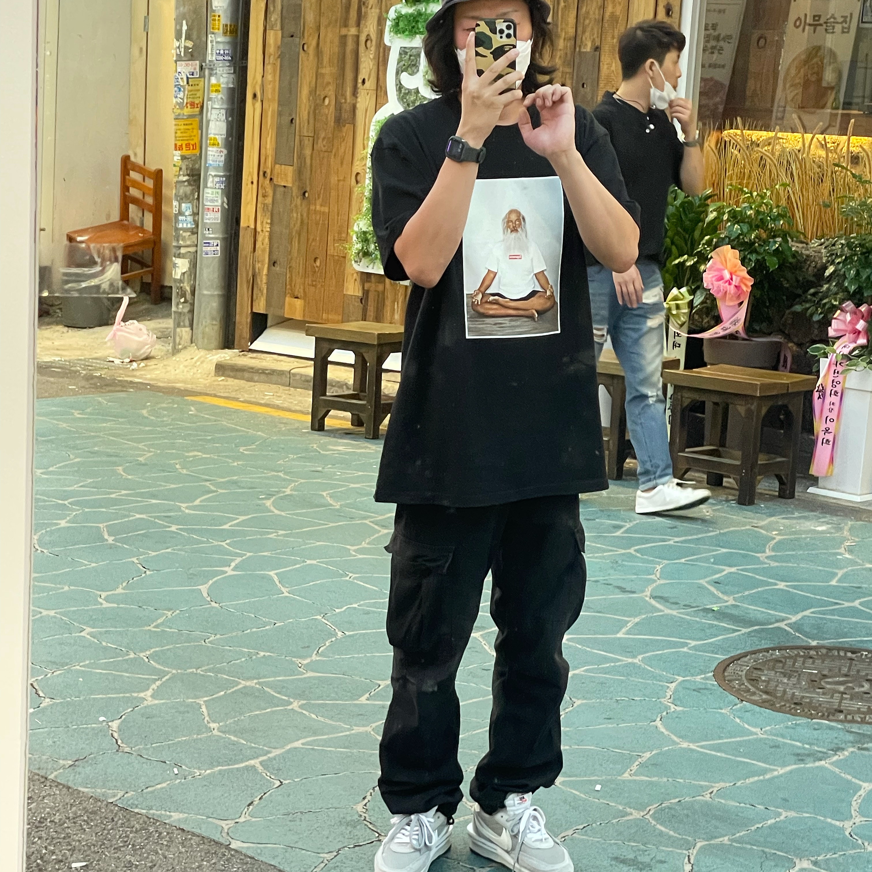 Supreme Rick Rubin T-Shirt Black - 21FW, Nike x Sacai x Fragment LDWaffle Light Smoke Grey 착용 스타일